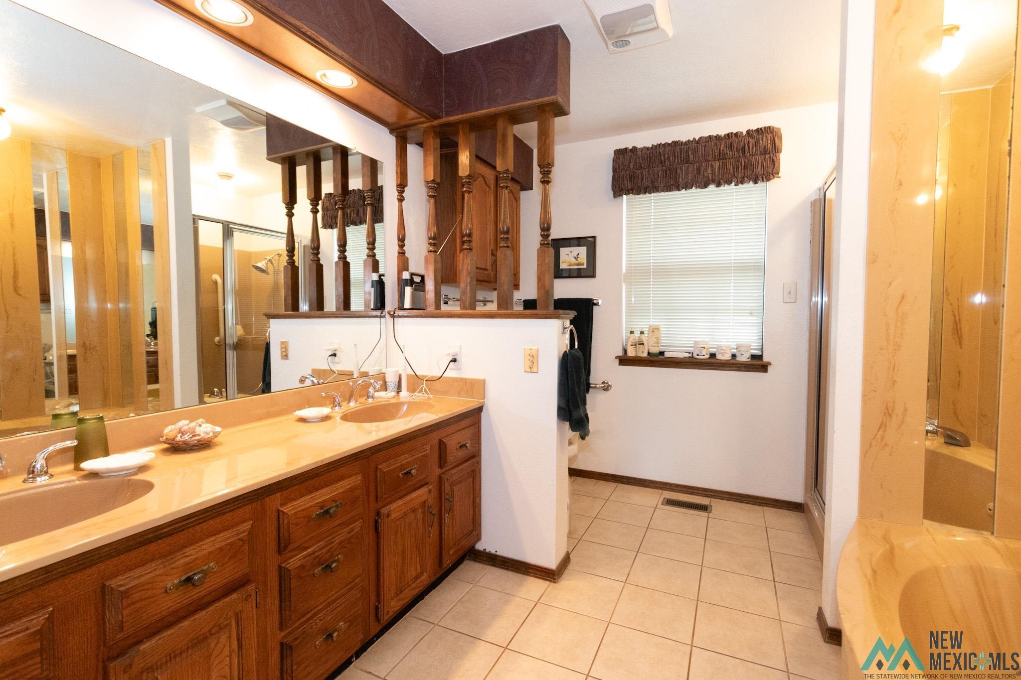 Roswell, New Mexico 88203, United States, 4 Bedrooms Bedrooms, ,5 BathroomsBathrooms,Residential,Active,180758