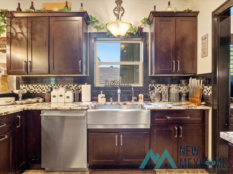 301 N Alameda Street, Carlsbad, Texas image 37