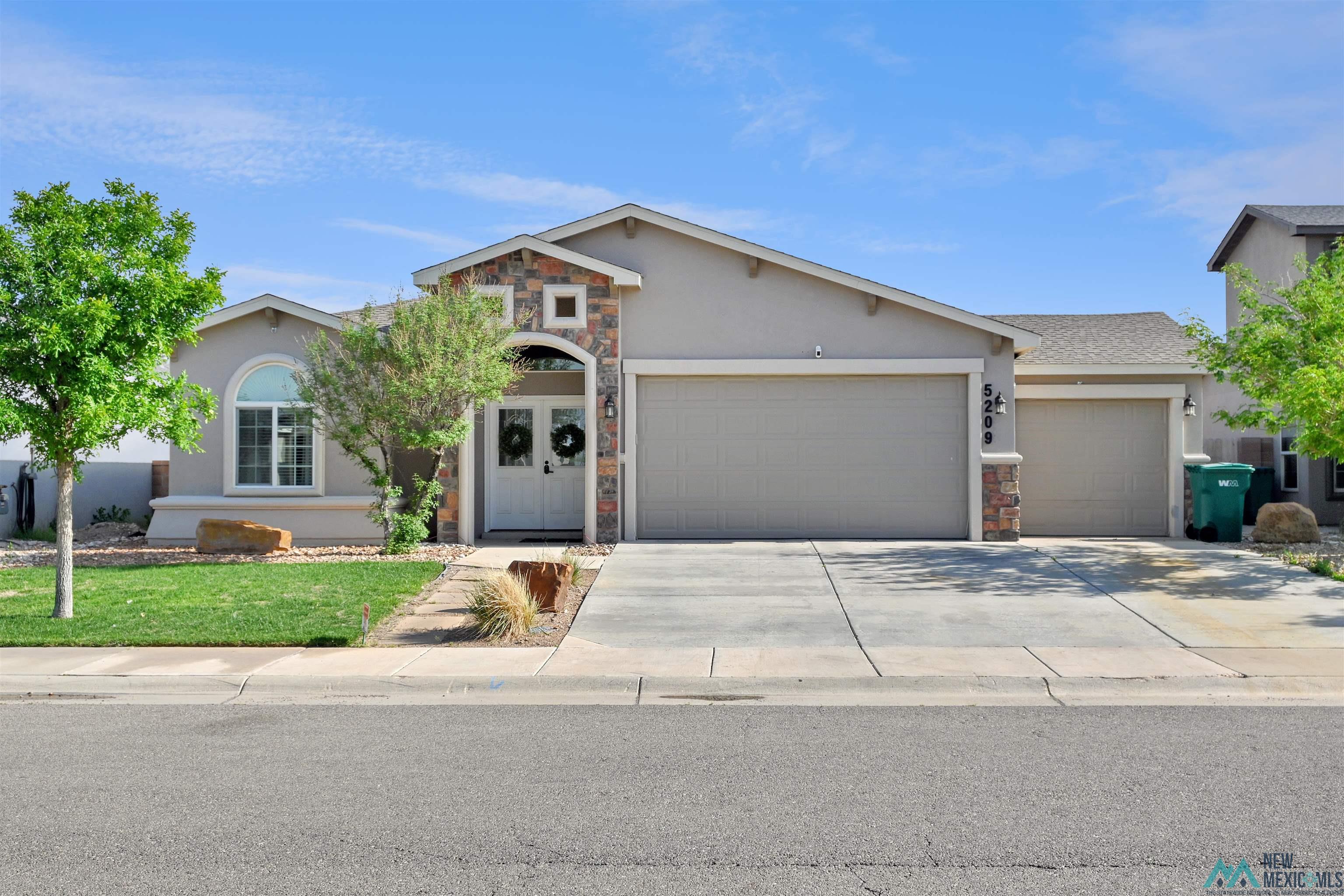 5209 W Big Red Road, Hobbs, Texas image 1