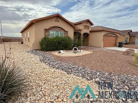 Homes For Sale - 1905 Troy Drive<br/> Carlsbad, NM 88220