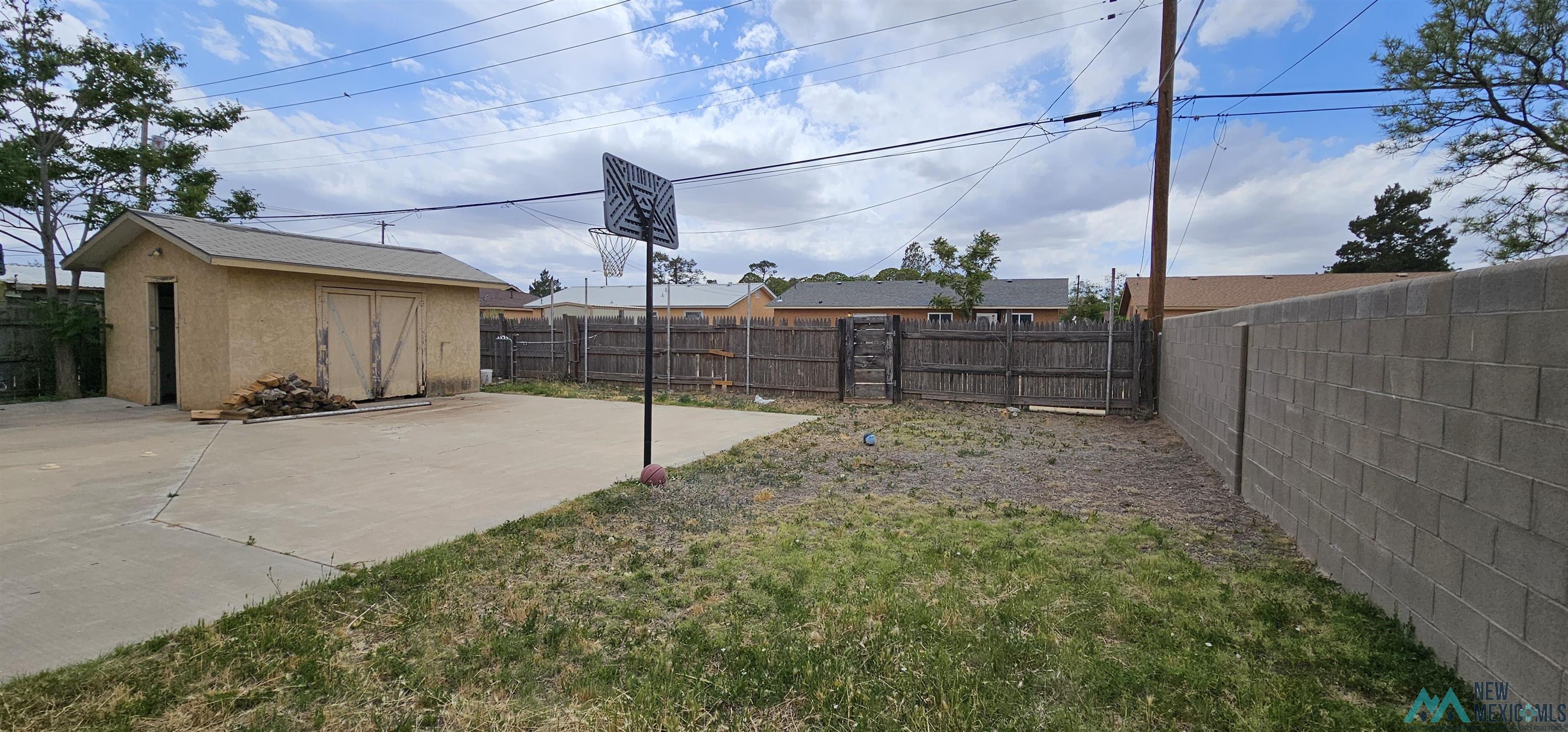 Portales, New Mexico 88130, United States, 3 Bedrooms Bedrooms, ,2 BathroomsBathrooms,Residential,Pending,59184