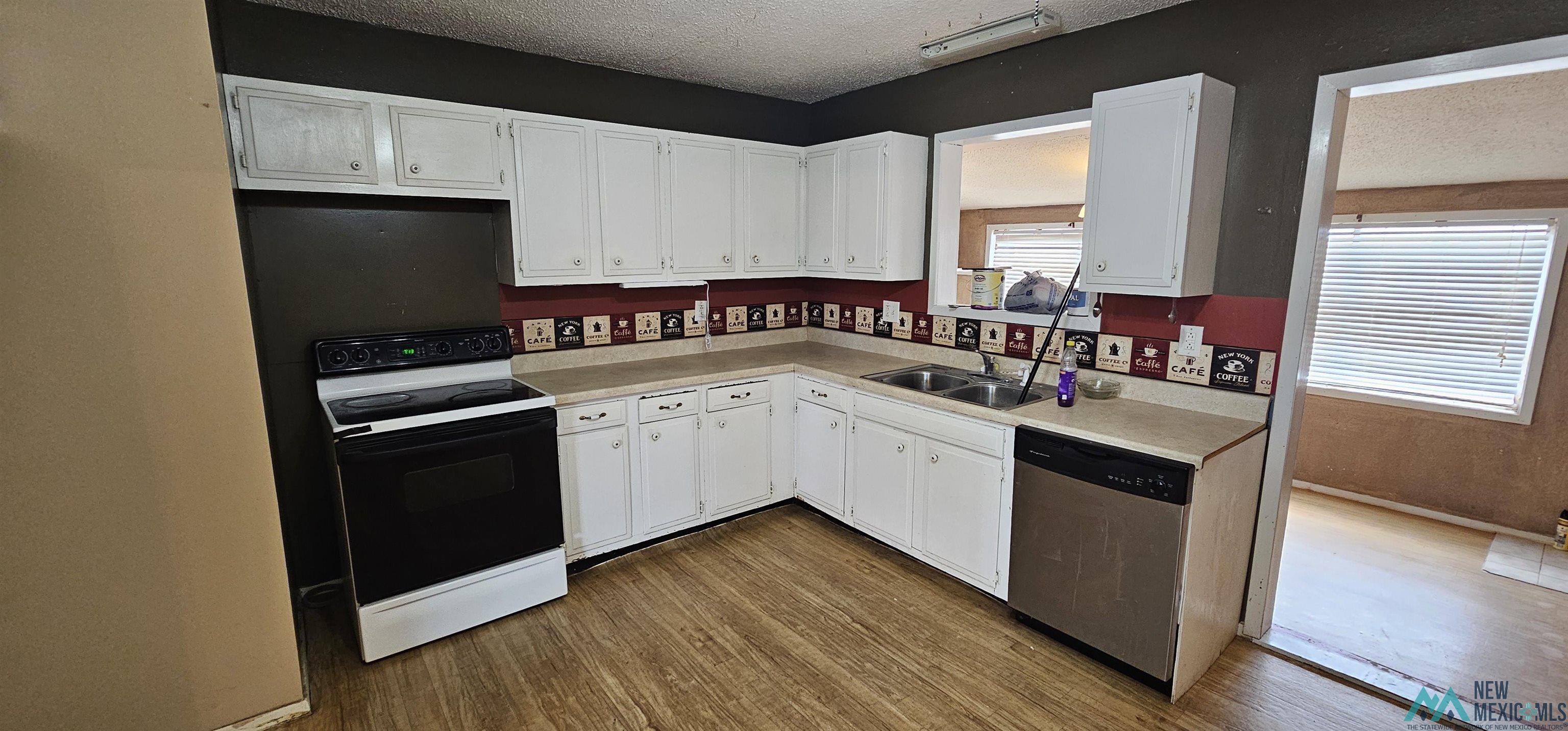 Portales, New Mexico 88130, United States, 3 Bedrooms Bedrooms, ,2 BathroomsBathrooms,Residential,Pending,59184