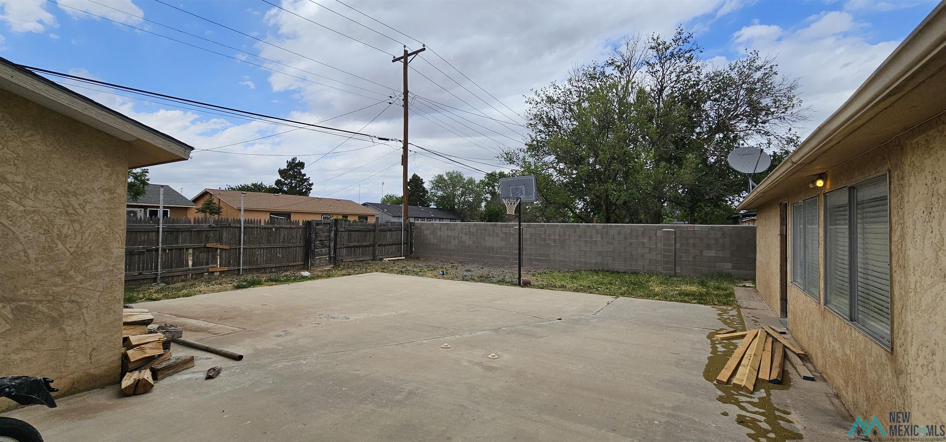 Portales, New Mexico 88130, United States, 3 Bedrooms Bedrooms, ,2 BathroomsBathrooms,Residential,Pending,59184