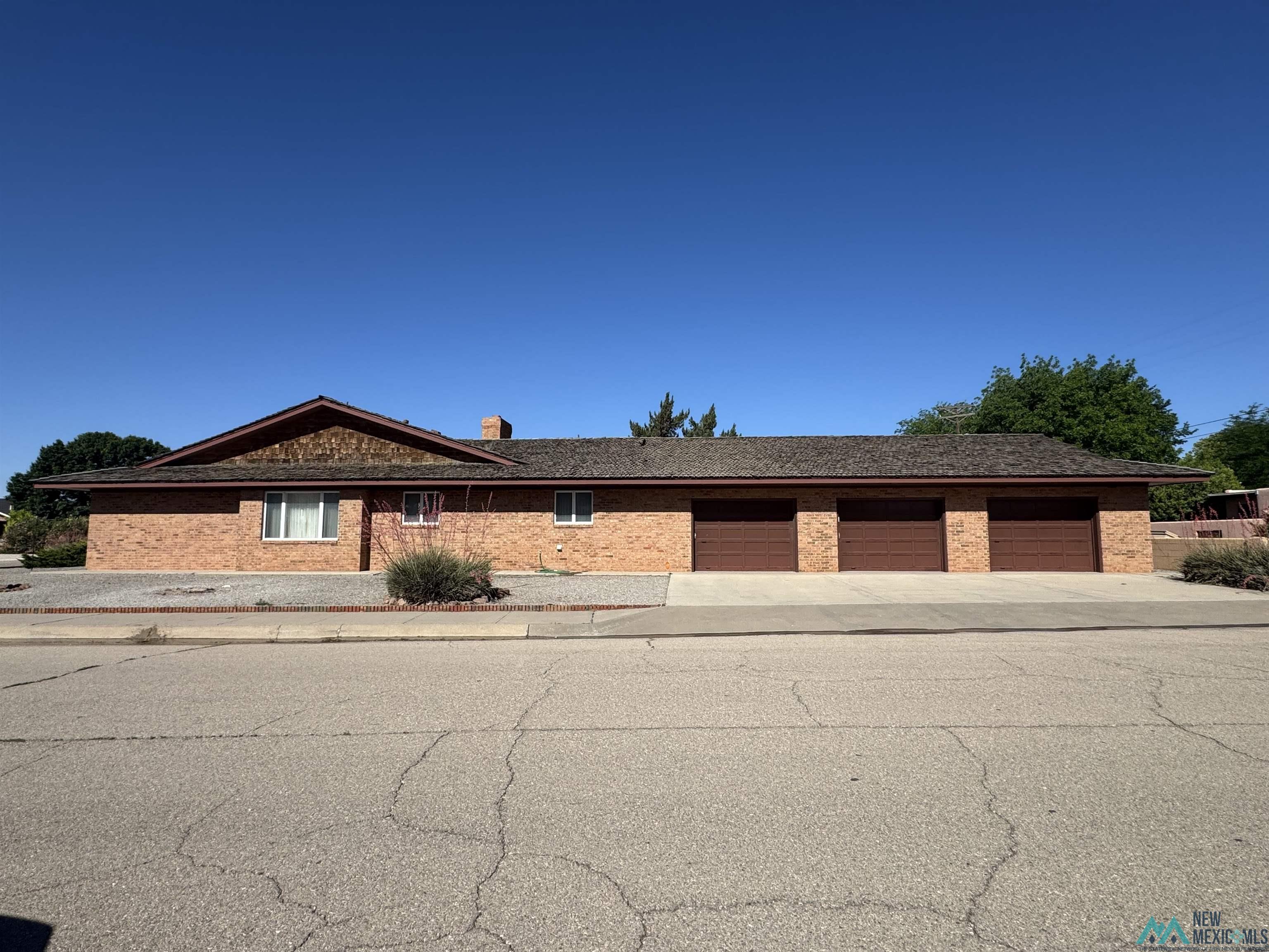 2400 W Loma Drive, Artesia, Texas image 2