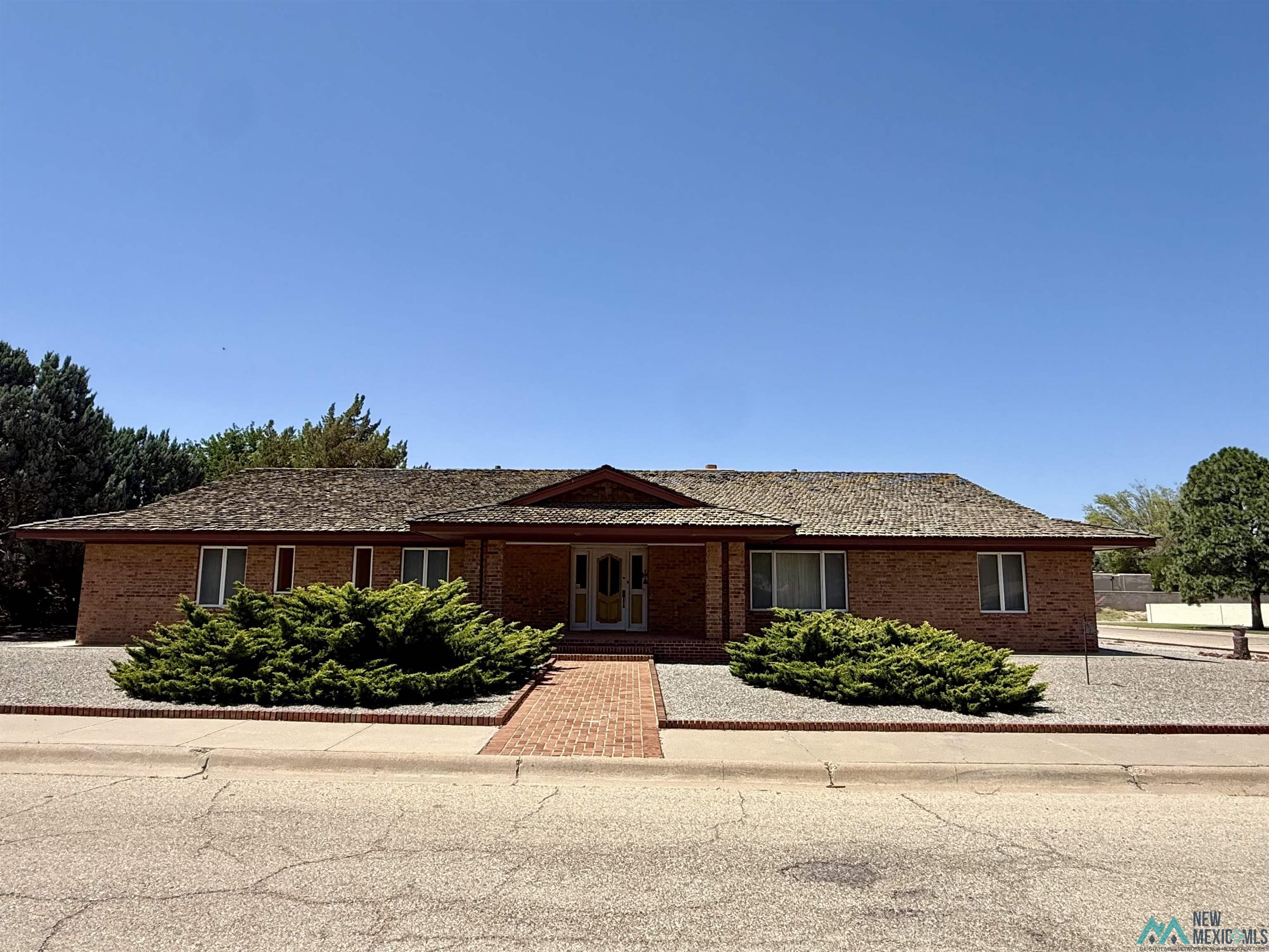 2400 W Loma Drive, Artesia, Texas image 1