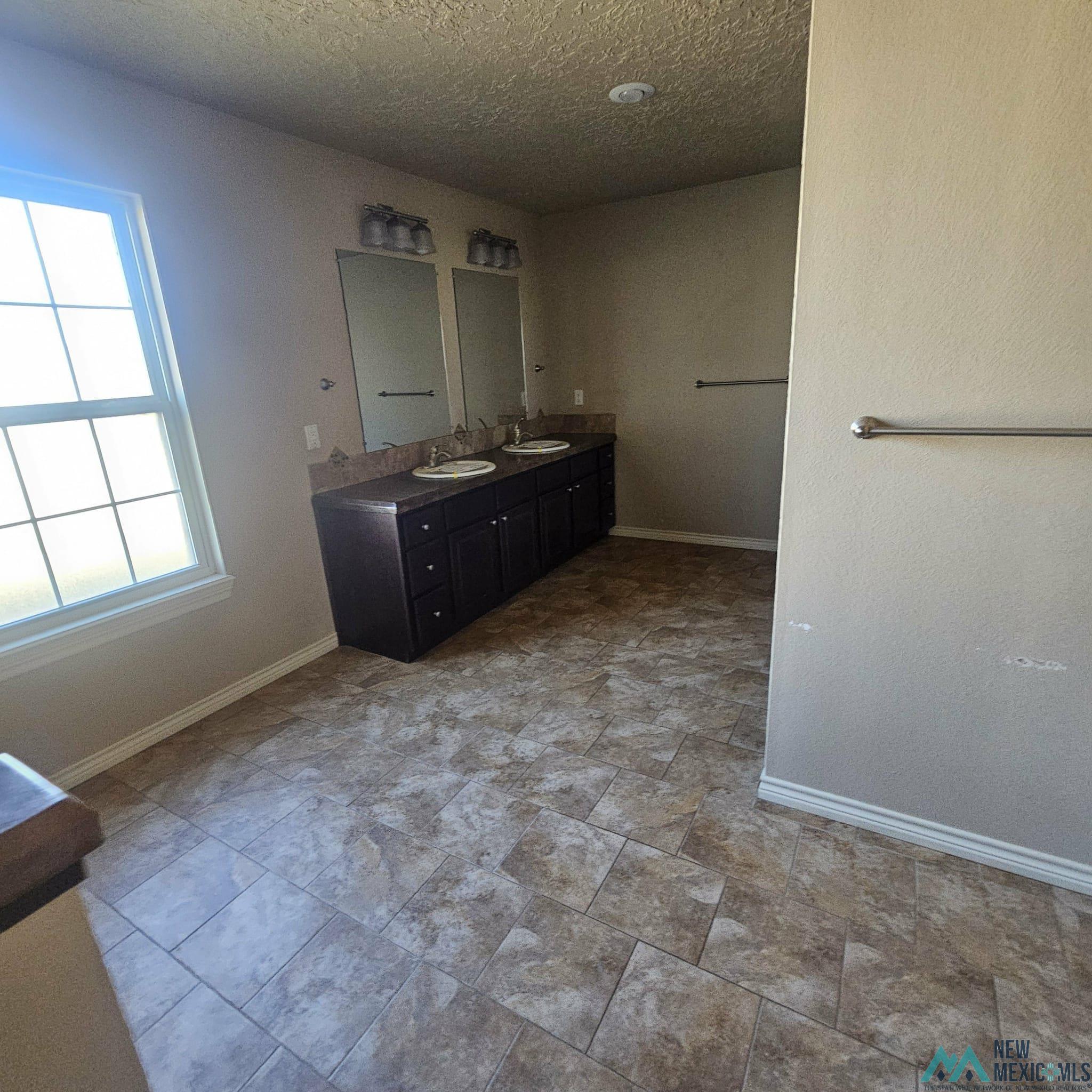 Clovis, New Mexico 88101, United States, 4 Bedrooms Bedrooms, ,2 BathroomsBathrooms,Residential,Active,256204