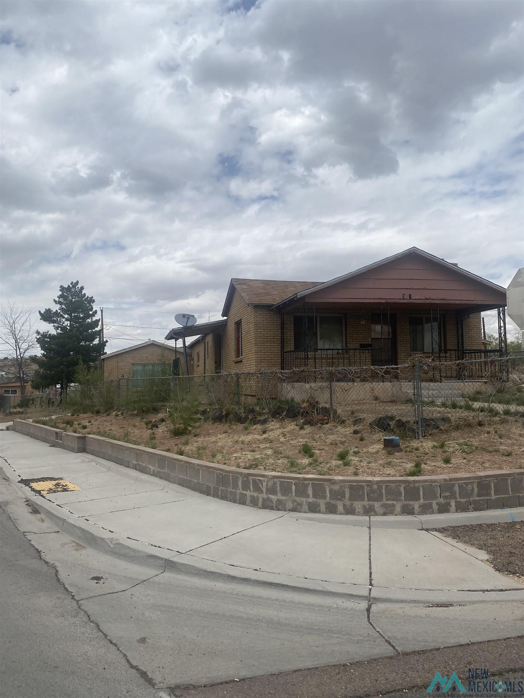 301 E Adams Street, Gallup, Texas image 2