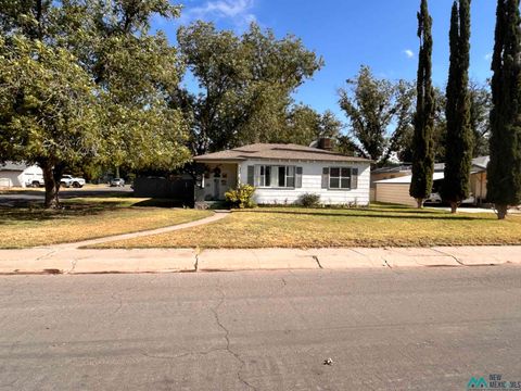 Homes For Sale - 302 Glendale Street<br/> Eddy County, Carlsbad, NM 88220