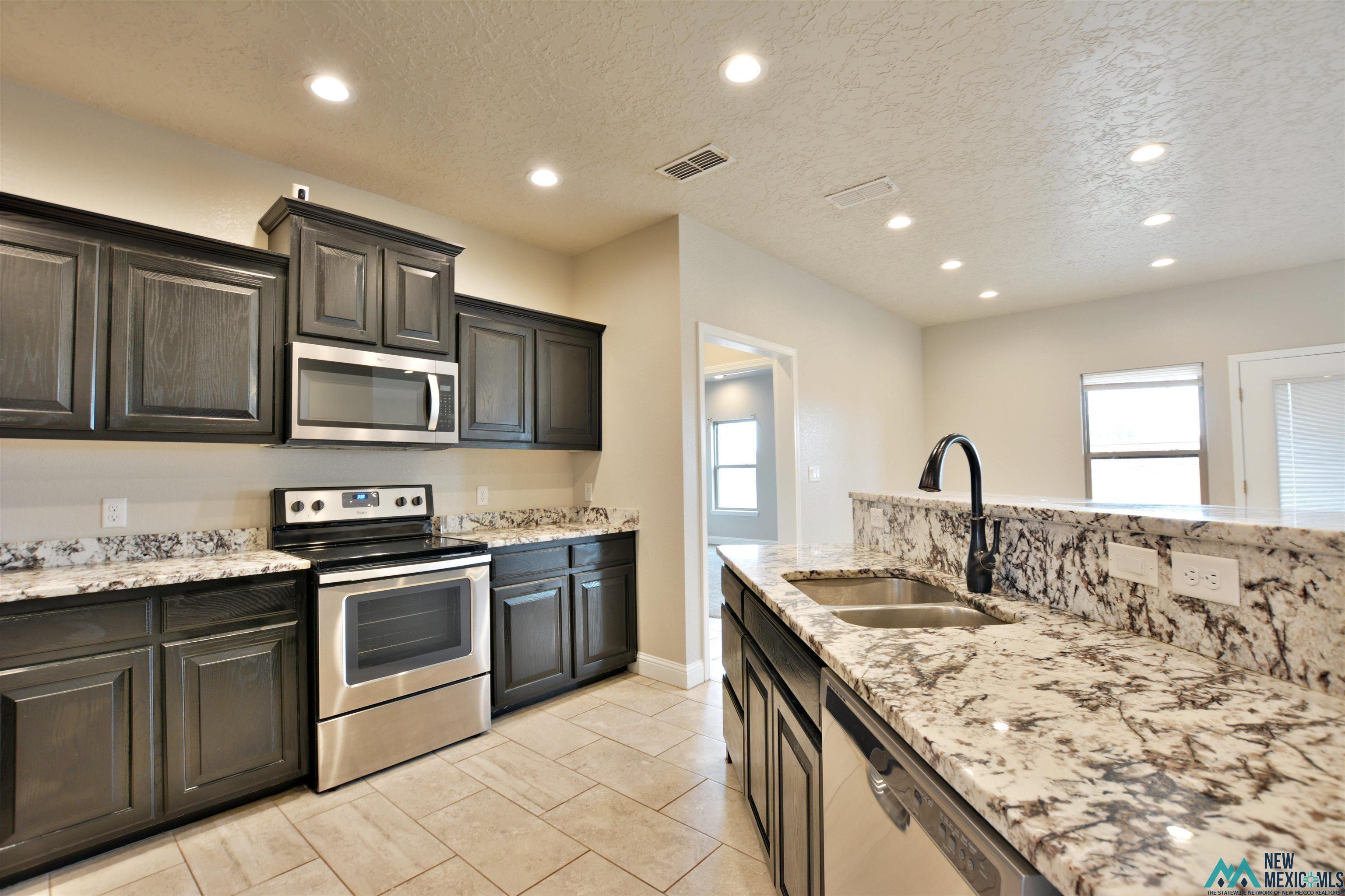 2404 Joes Lane, Clovis, Texas image 16