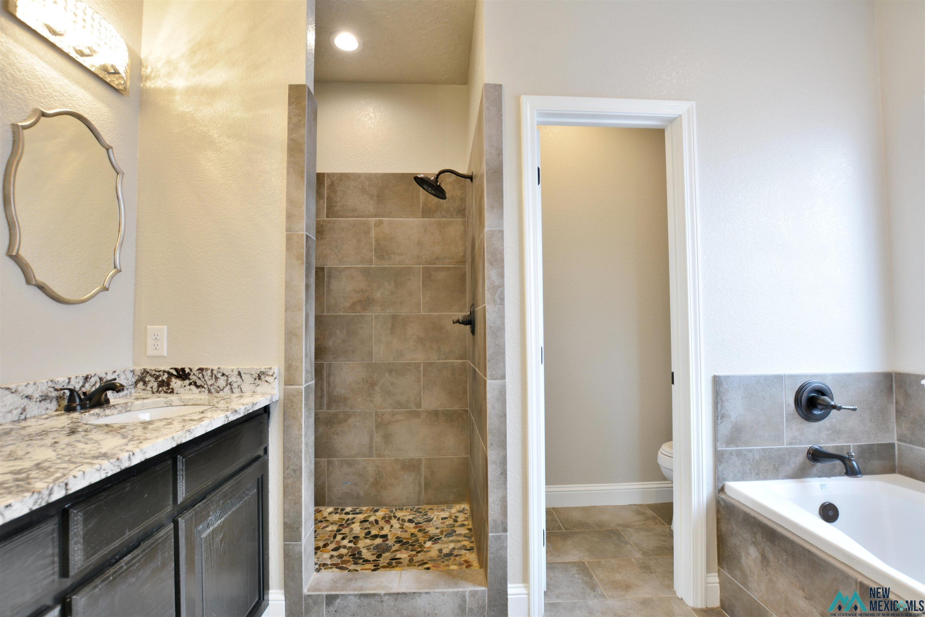 2404 Joes Lane, Clovis, Texas image 2