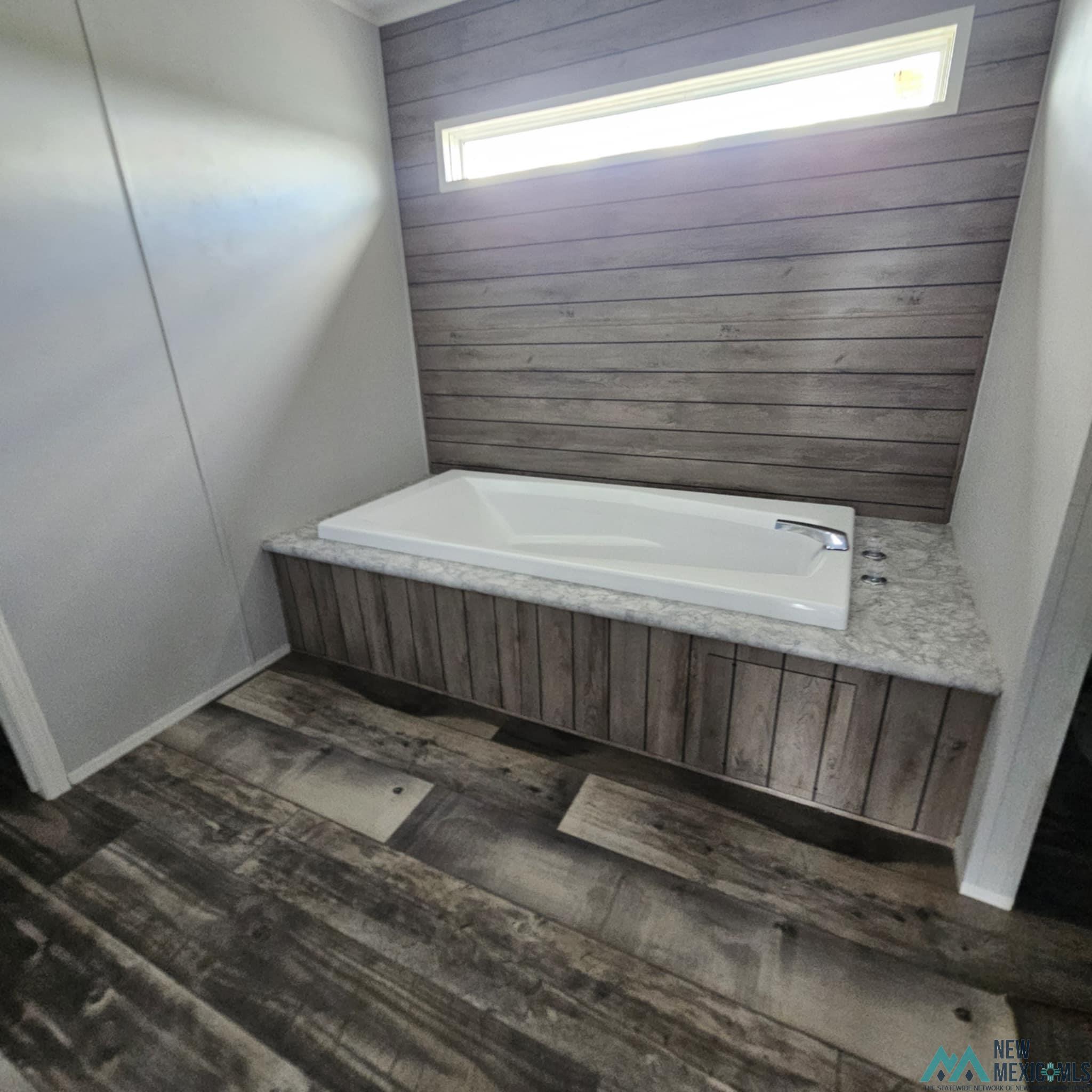 Lovington, New Mexico 88260, United States, 4 Bedrooms Bedrooms, ,2 BathroomsBathrooms,Residential,Pending,181380