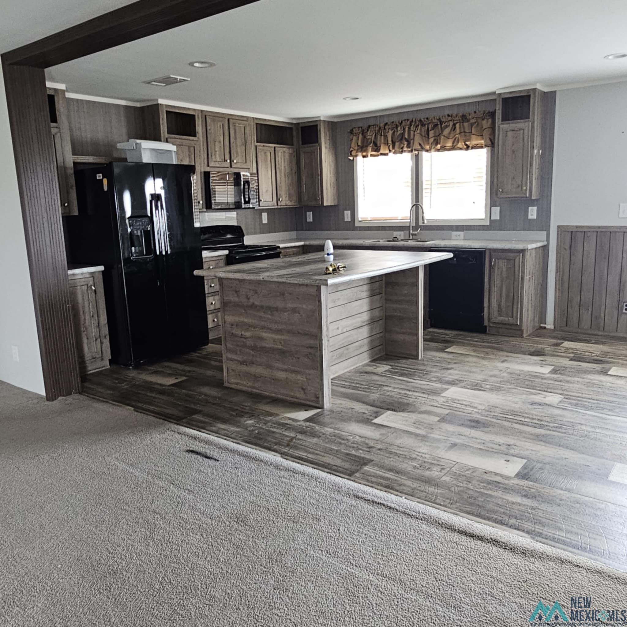 Lovington, New Mexico 88260, United States, 4 Bedrooms Bedrooms, ,2 BathroomsBathrooms,Residential,Pending,181380