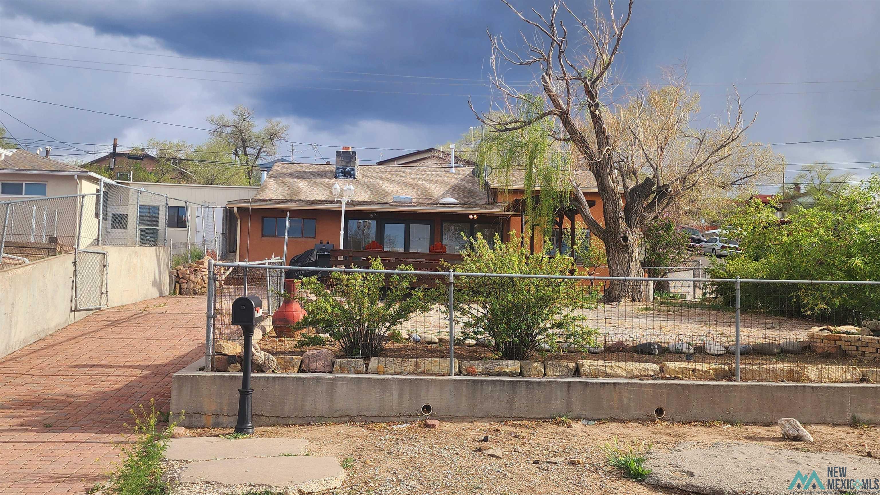 900 E Hill Avenue, Gallup, Texas image 1