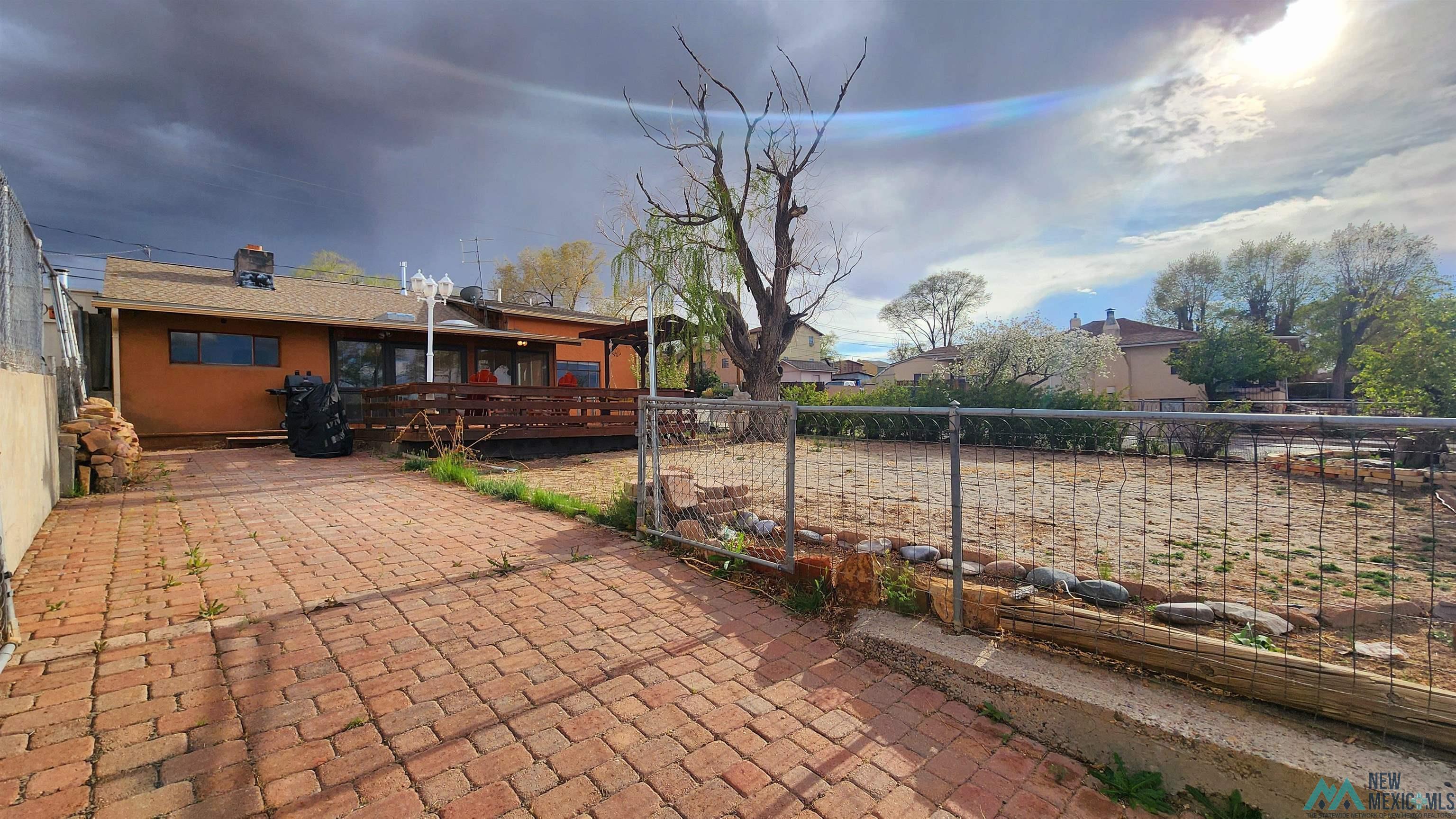 900 E Hill Avenue, Gallup, Texas image 2