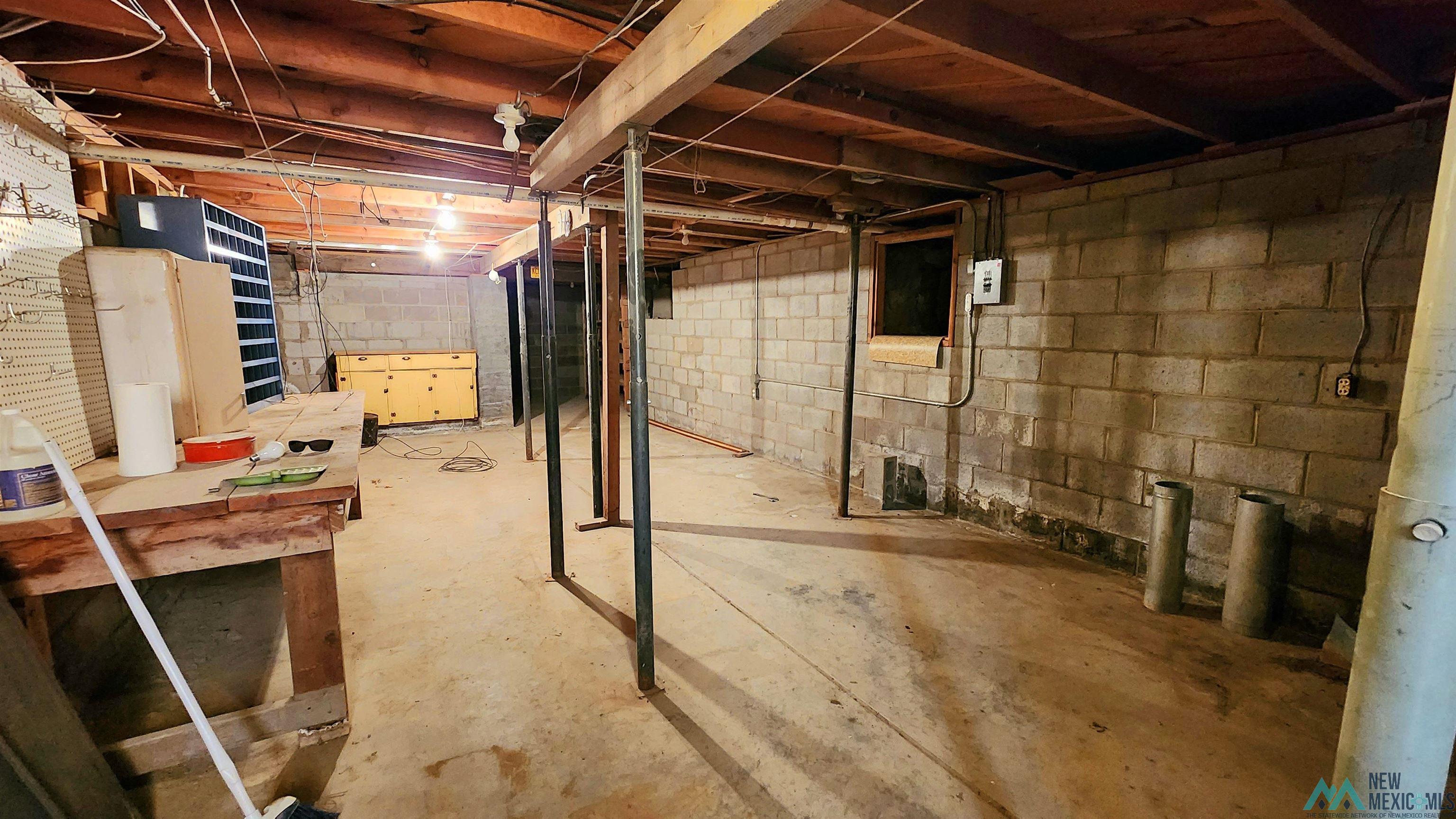 900 E Hill Avenue, Gallup, Texas image 31