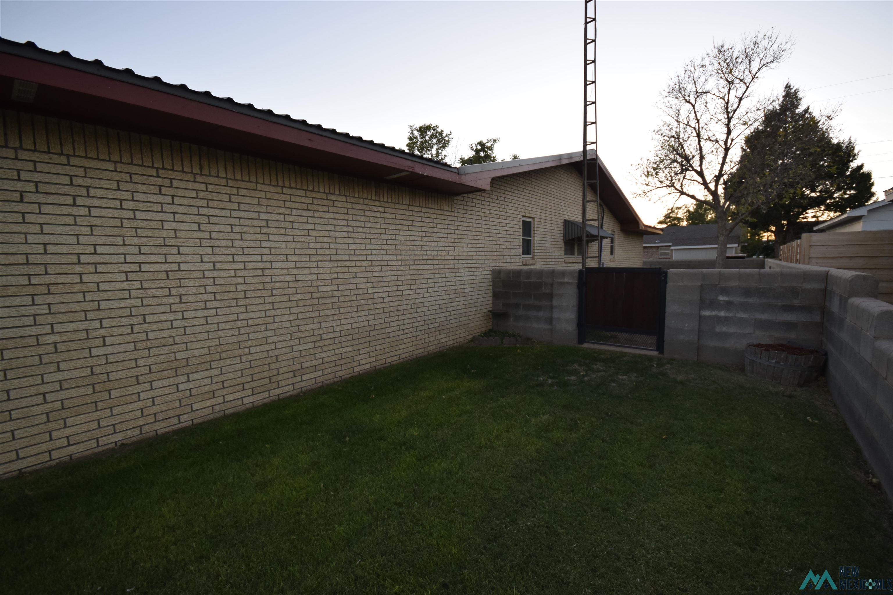 1810 S Main Place, Portales, Texas image 6