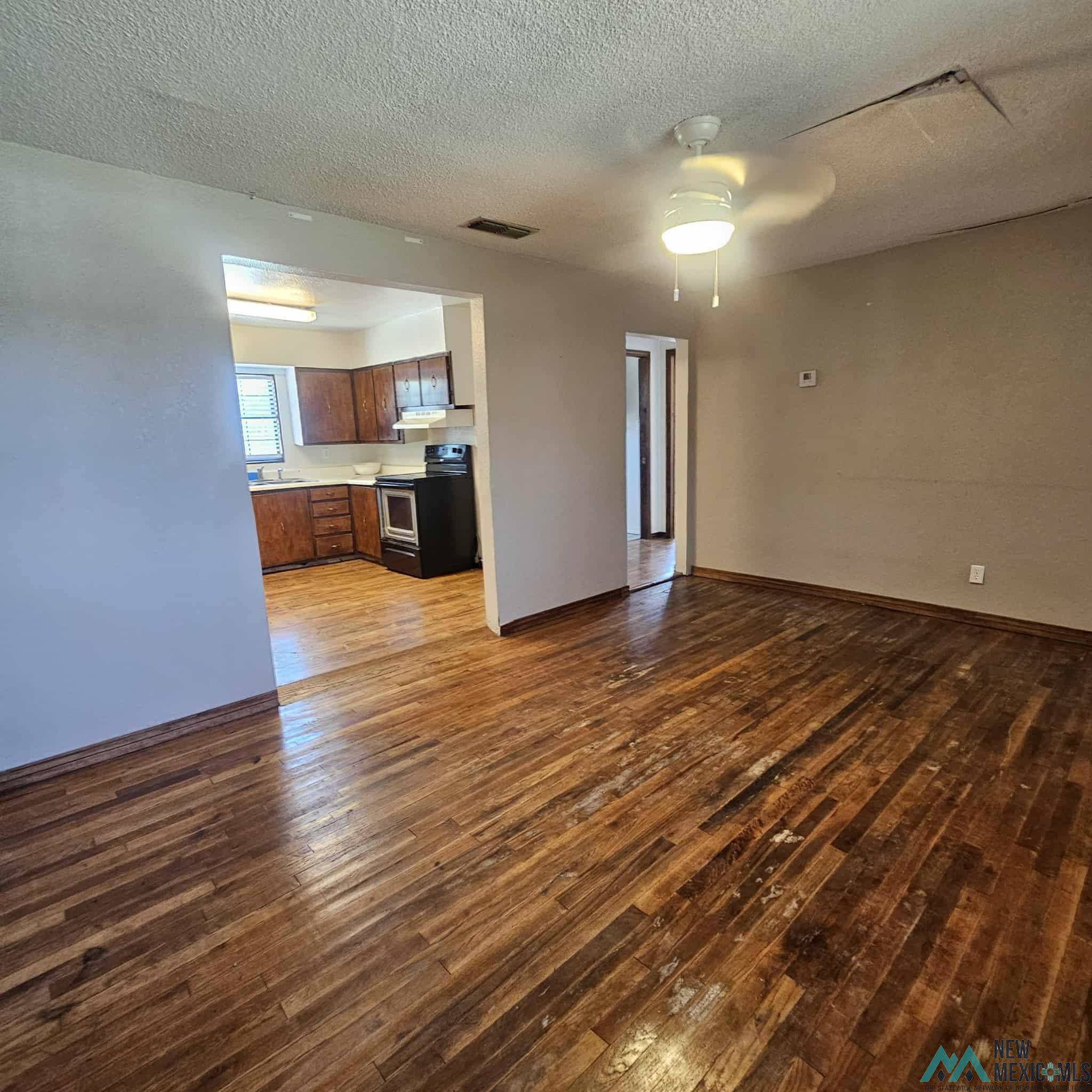 Portales, New Mexico 88130, United States, 3 Bedrooms Bedrooms, ,1 BathroomBathrooms,Residential,Active,204774
