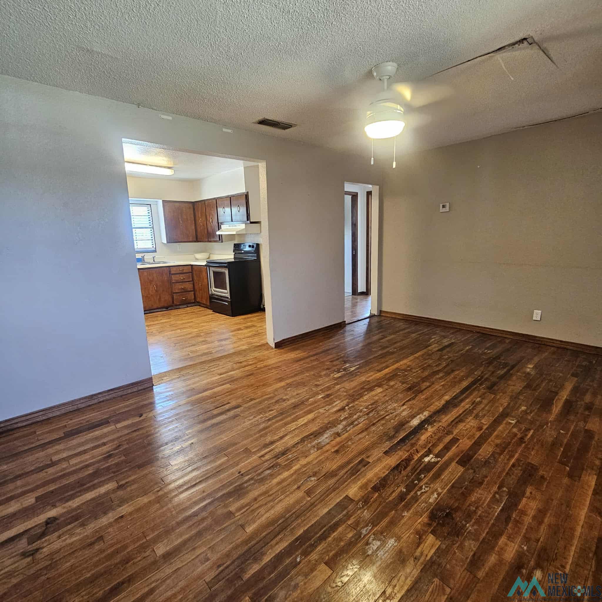 Portales, New Mexico 88130, United States, 3 Bedrooms Bedrooms, ,1 BathroomBathrooms,Residential,Active,204774