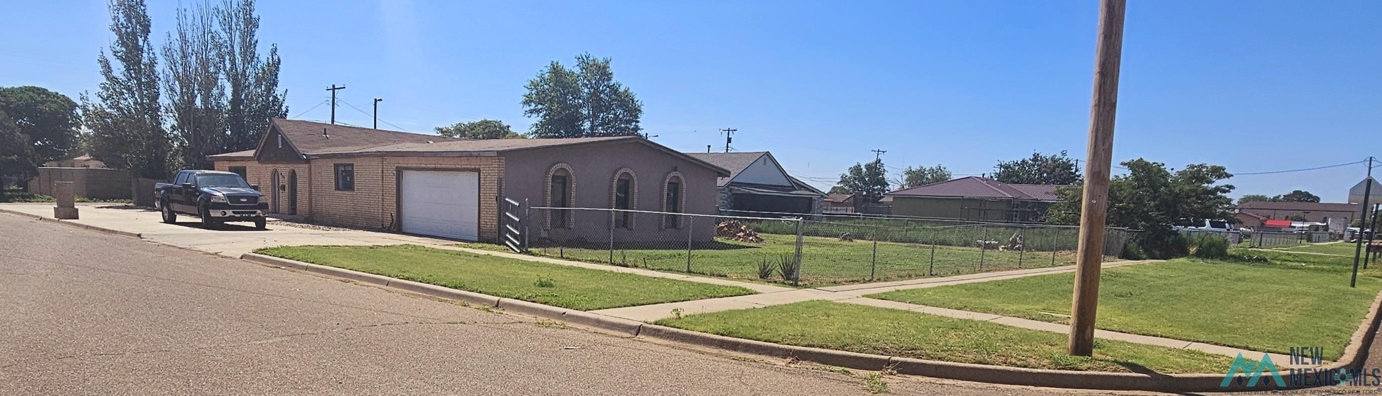 915 W 5th Street, Clovis, New Mexico image 2