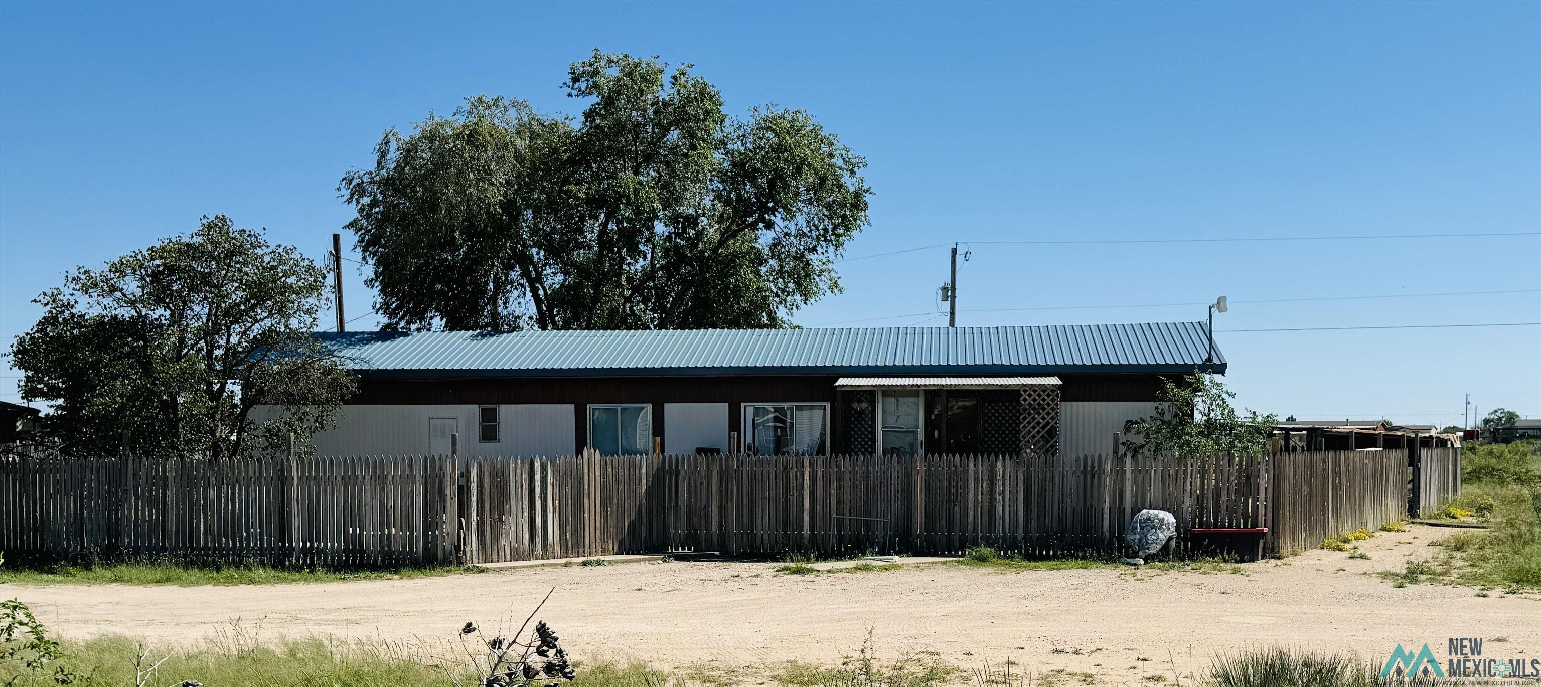 321 E Baregrass Ln, Hobbs, New Mexico image 2