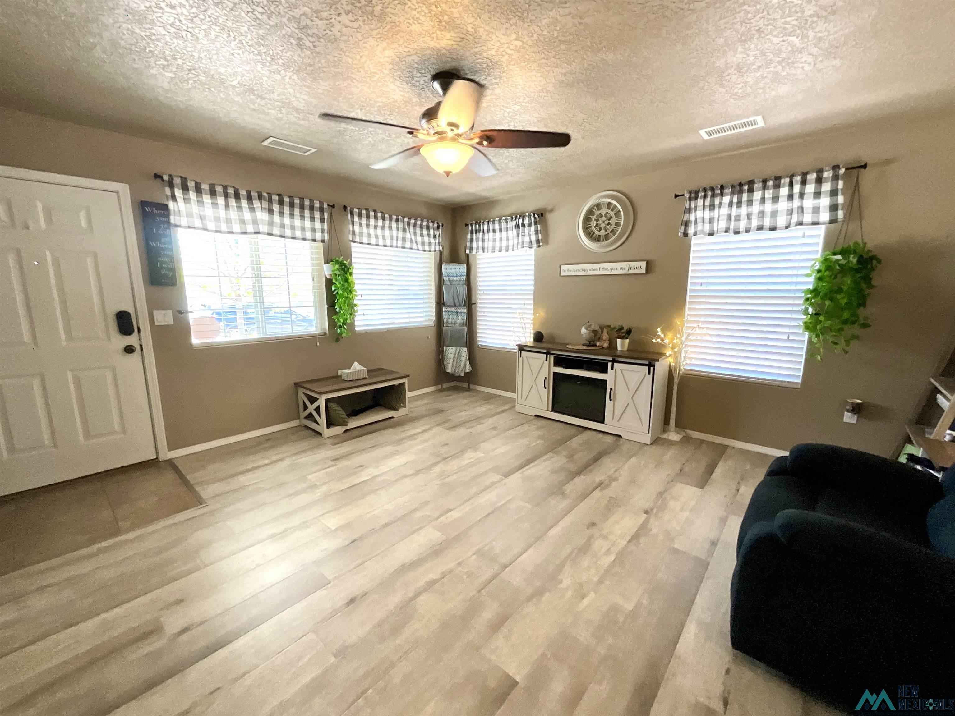 233 Crestwood Court, Gallup, Texas image 4