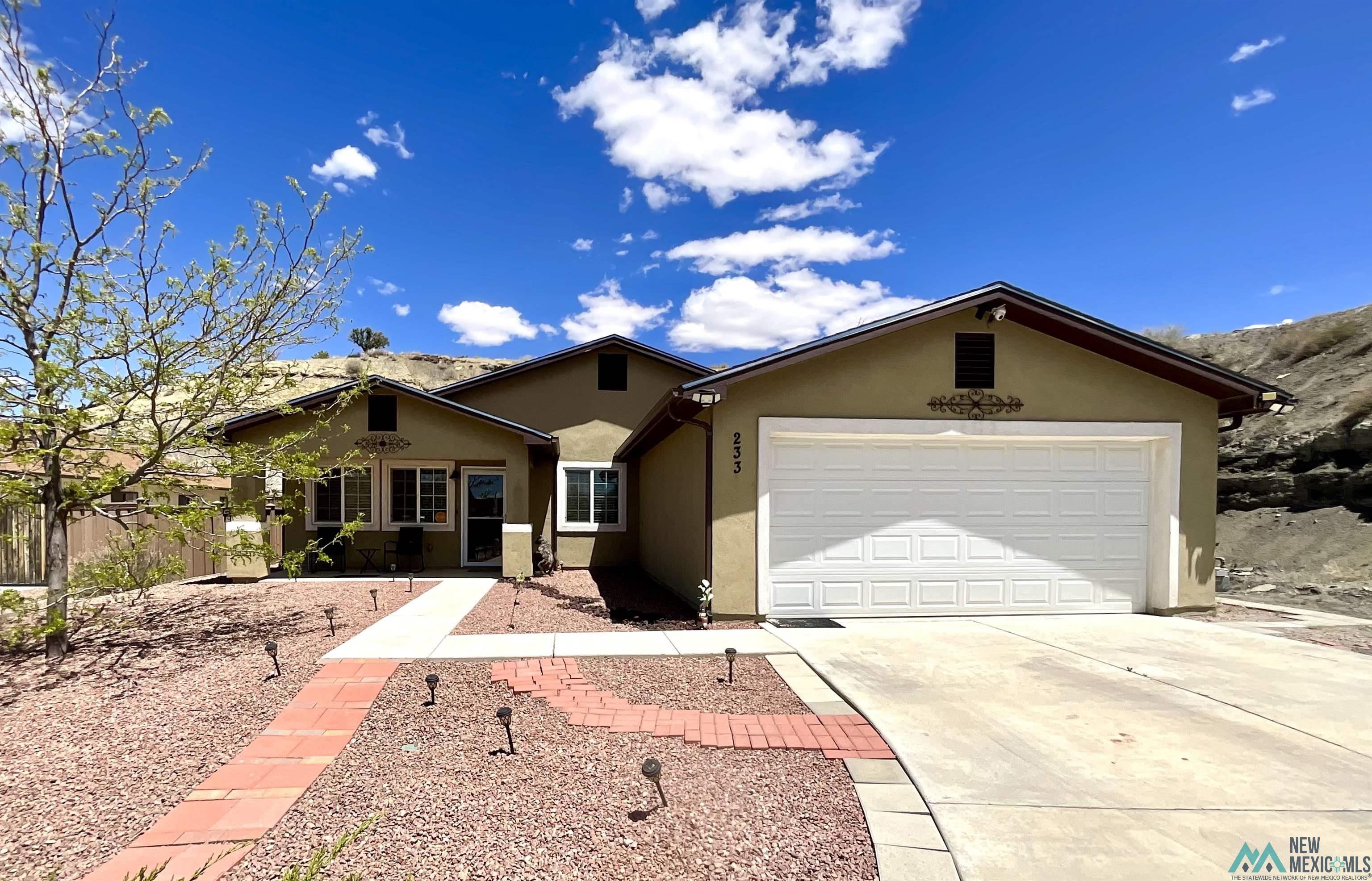 233 Crestwood Court, Gallup, Texas image 1