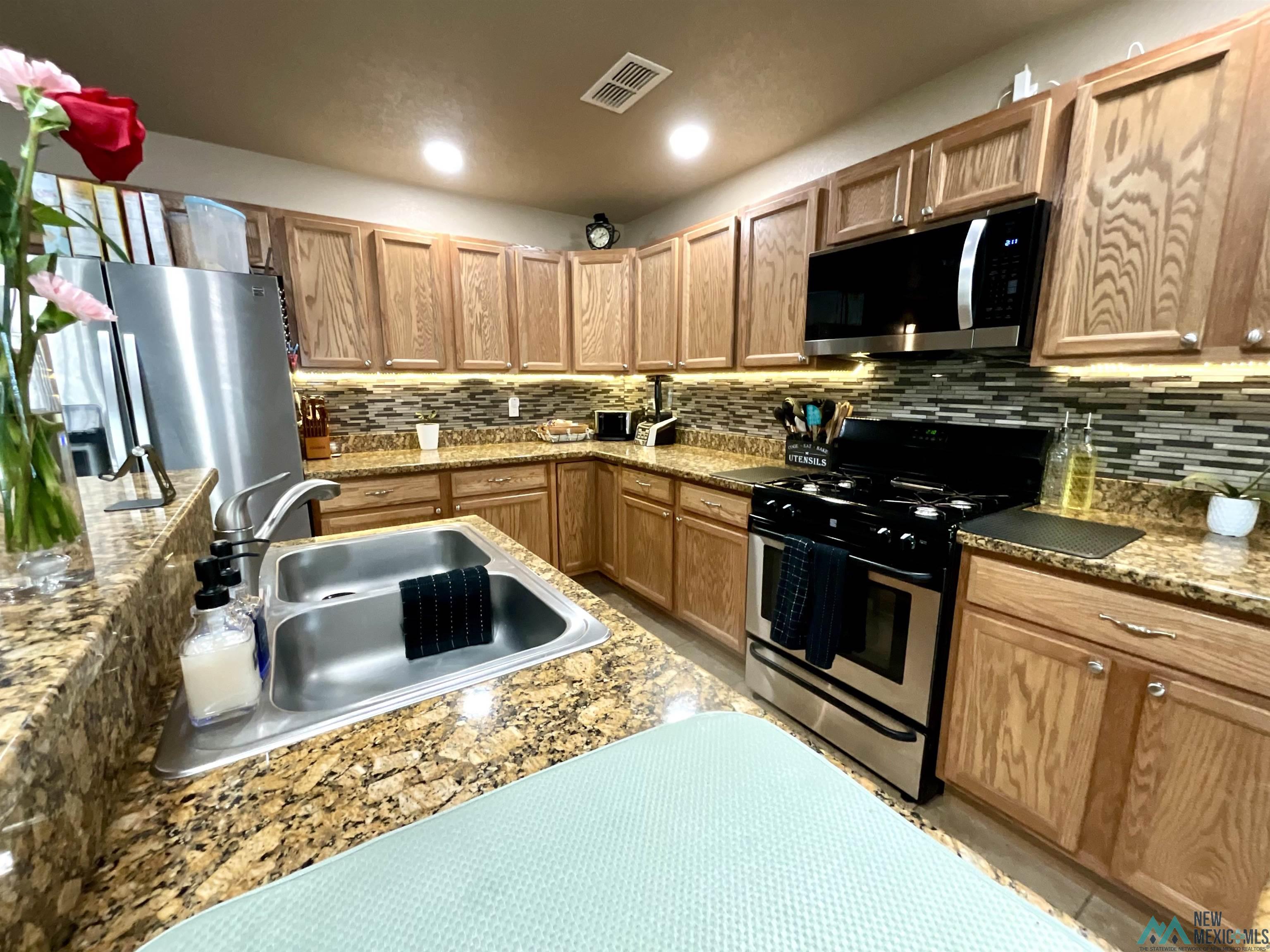 233 Crestwood Court, Gallup, Texas image 6