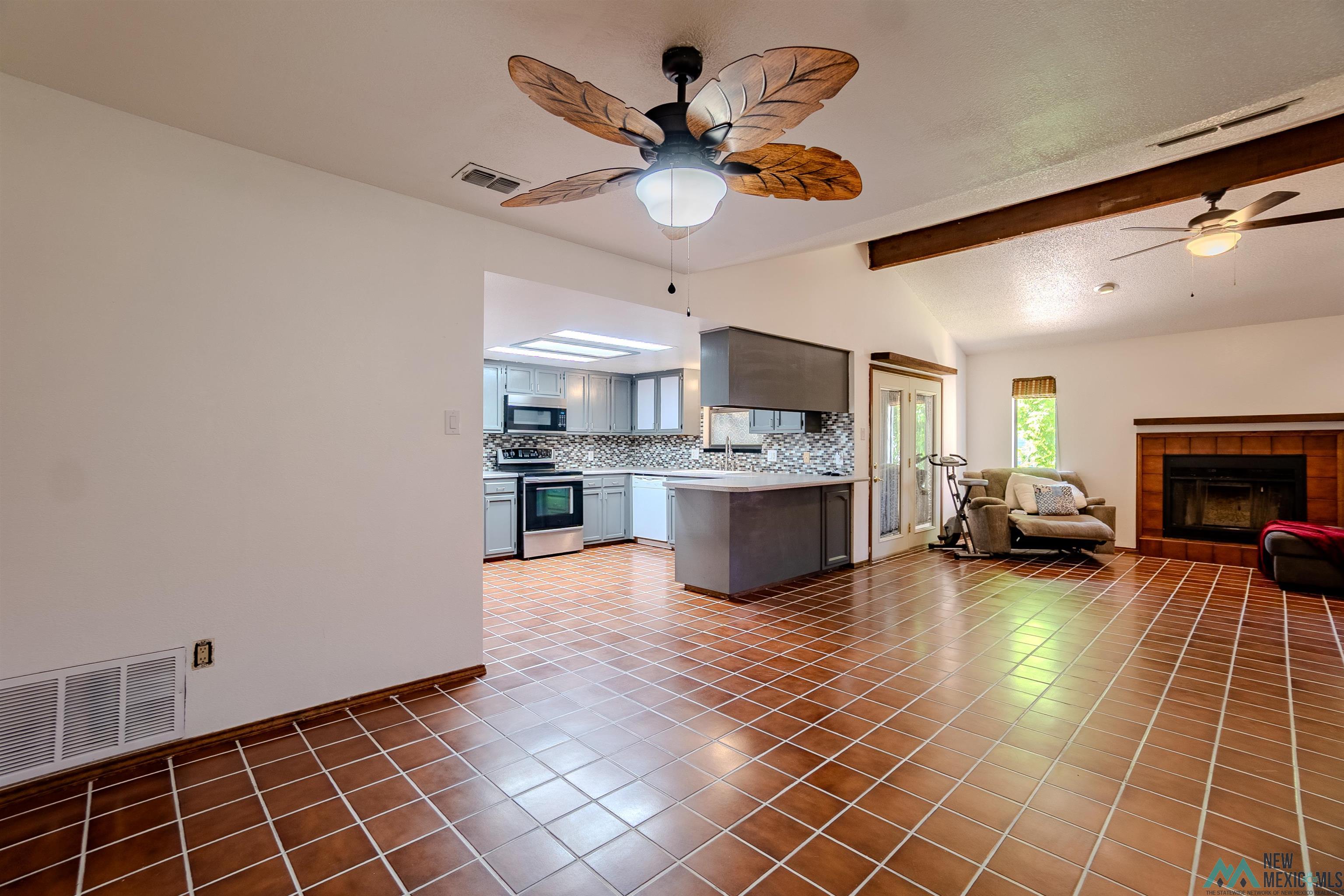 3765 Glenfield Drive, Clovis, Texas image 6
