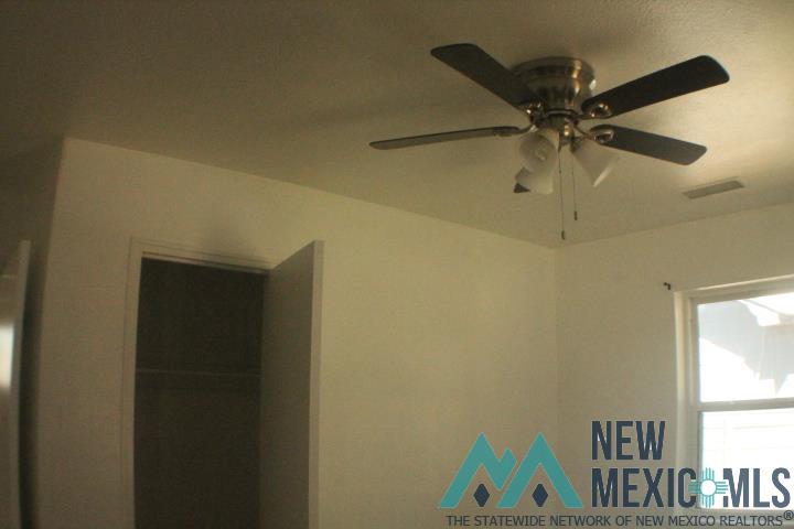 907 W Summit Street, Roswell, Texas image 15