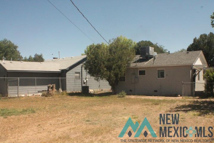 907 W Summit Street, Roswell, Texas image 25