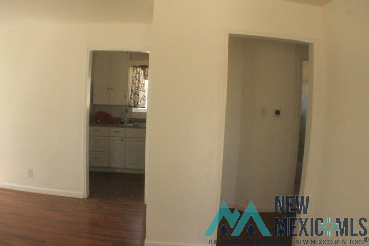 907 W Summit Street, Roswell, Texas image 7