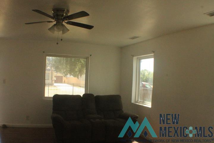 907 W Summit Street, Roswell, Texas image 5