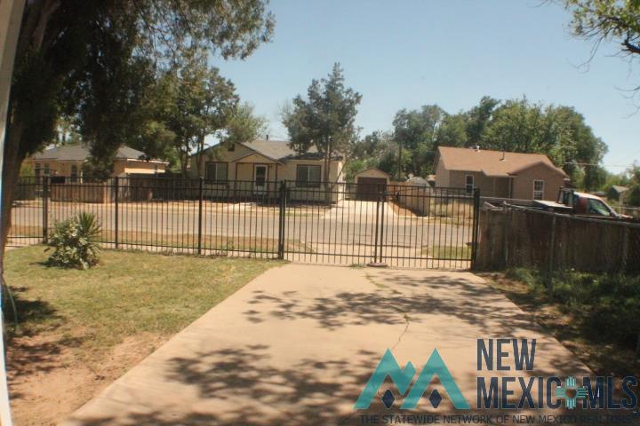 907 W Summit Street, Roswell, Texas image 28