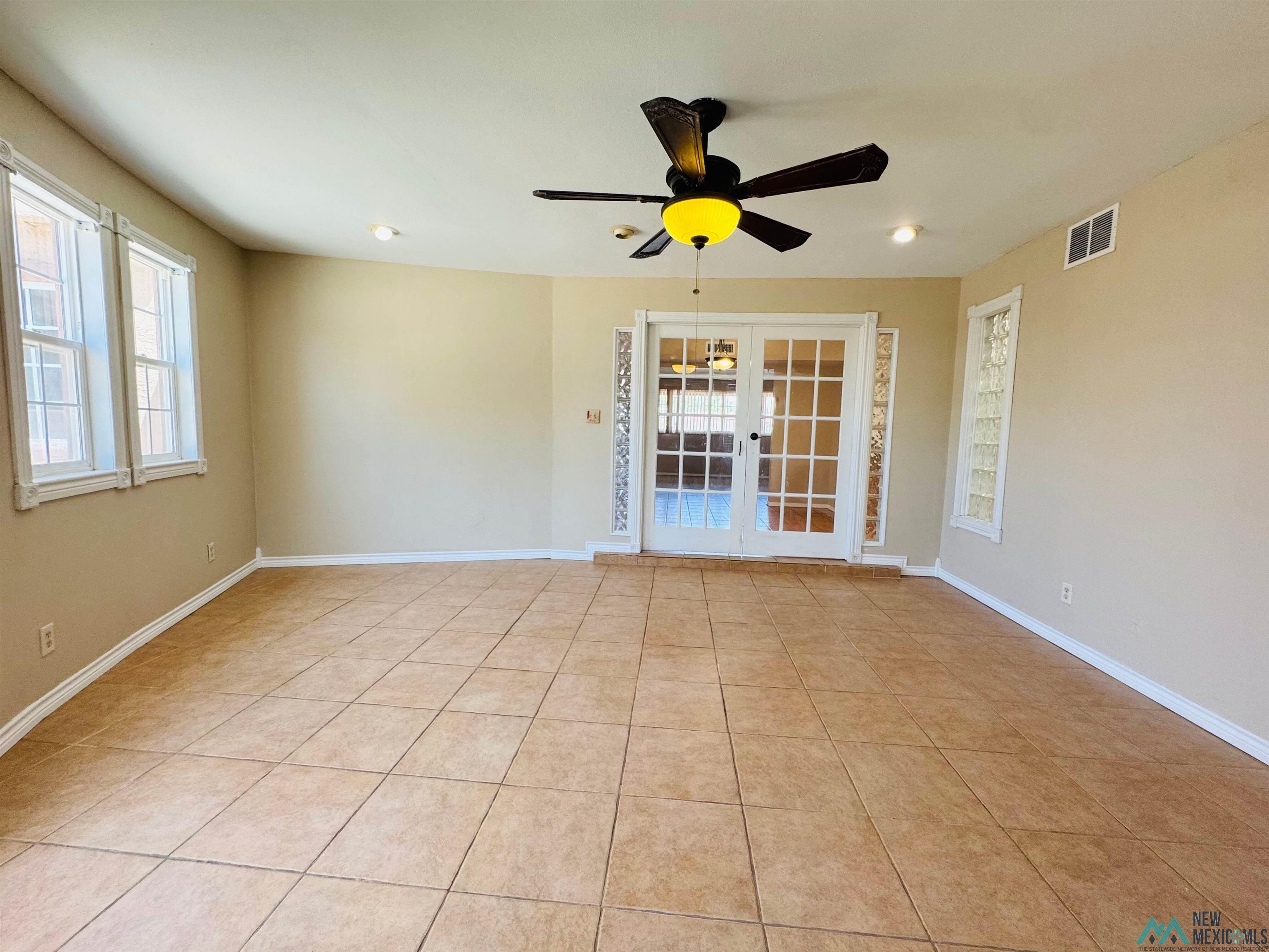 1421 N Country Circle, Carlsbad, Texas image 12