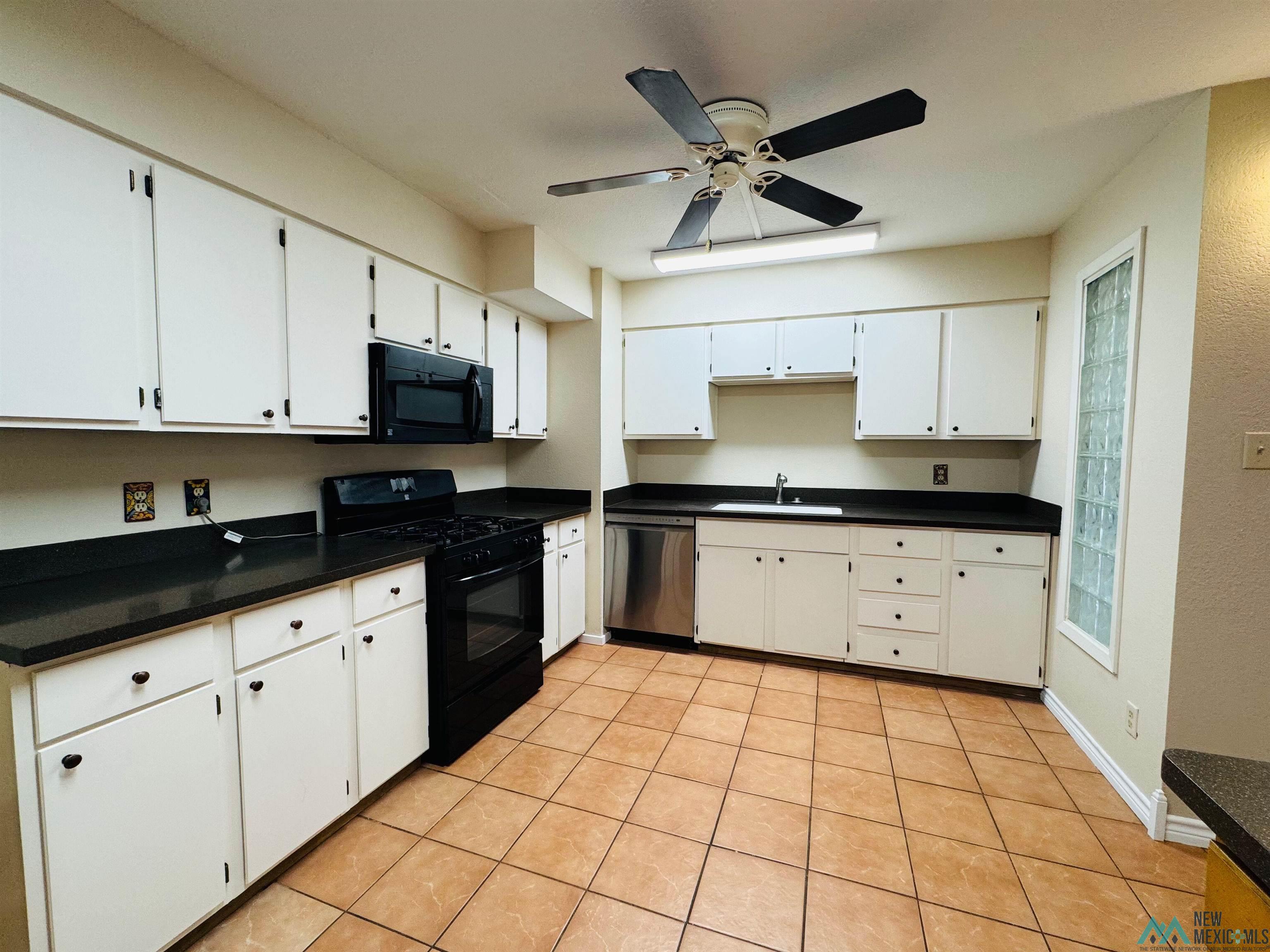 1421 N Country Circle, Carlsbad, Texas image 4