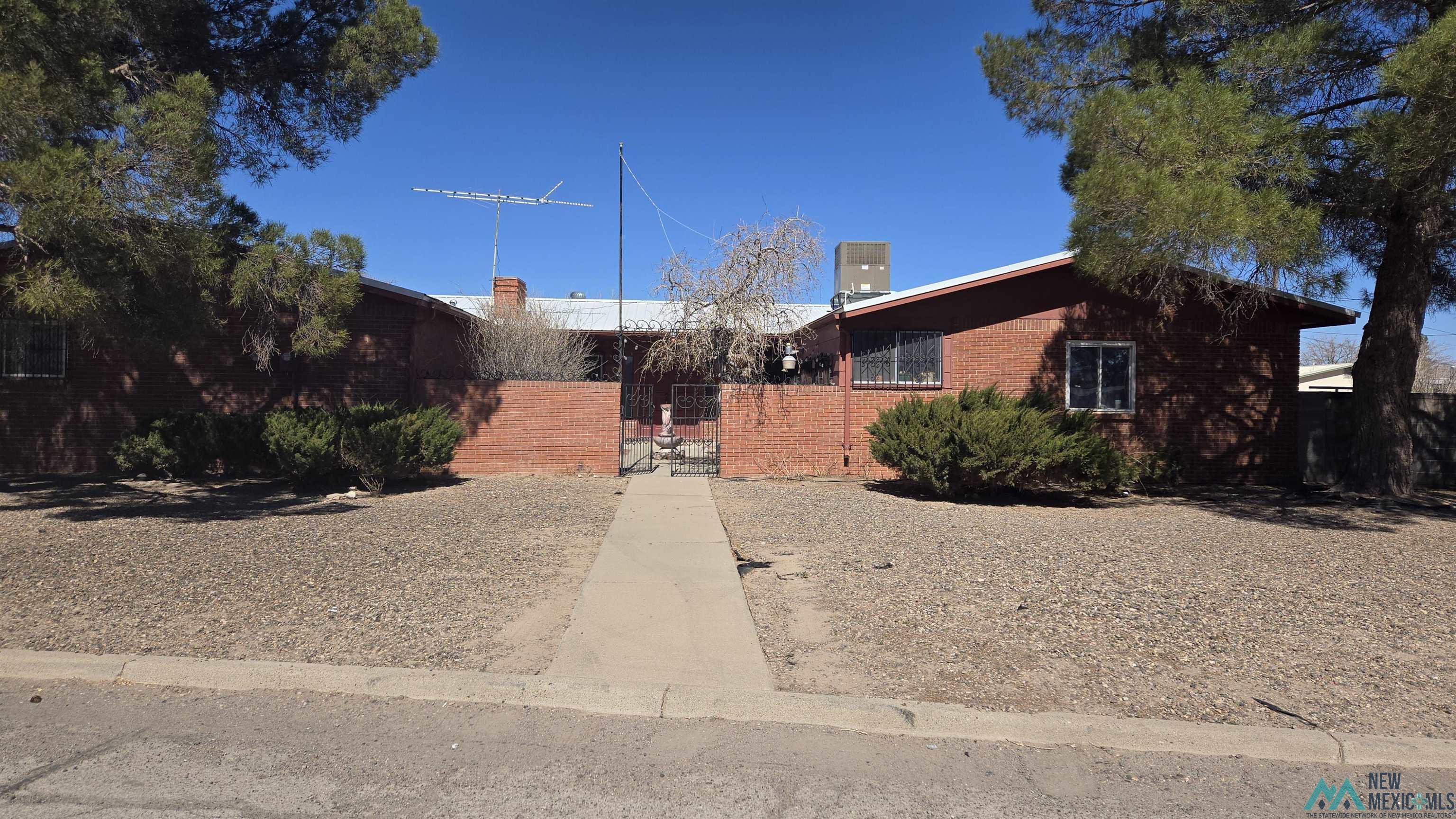1821 S Santa Clara Street, Deming, New Mexico image 1