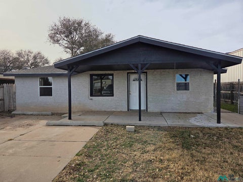 Homes For Sale - 216 N Tennessee Street<br/> Clovis, NM 88101