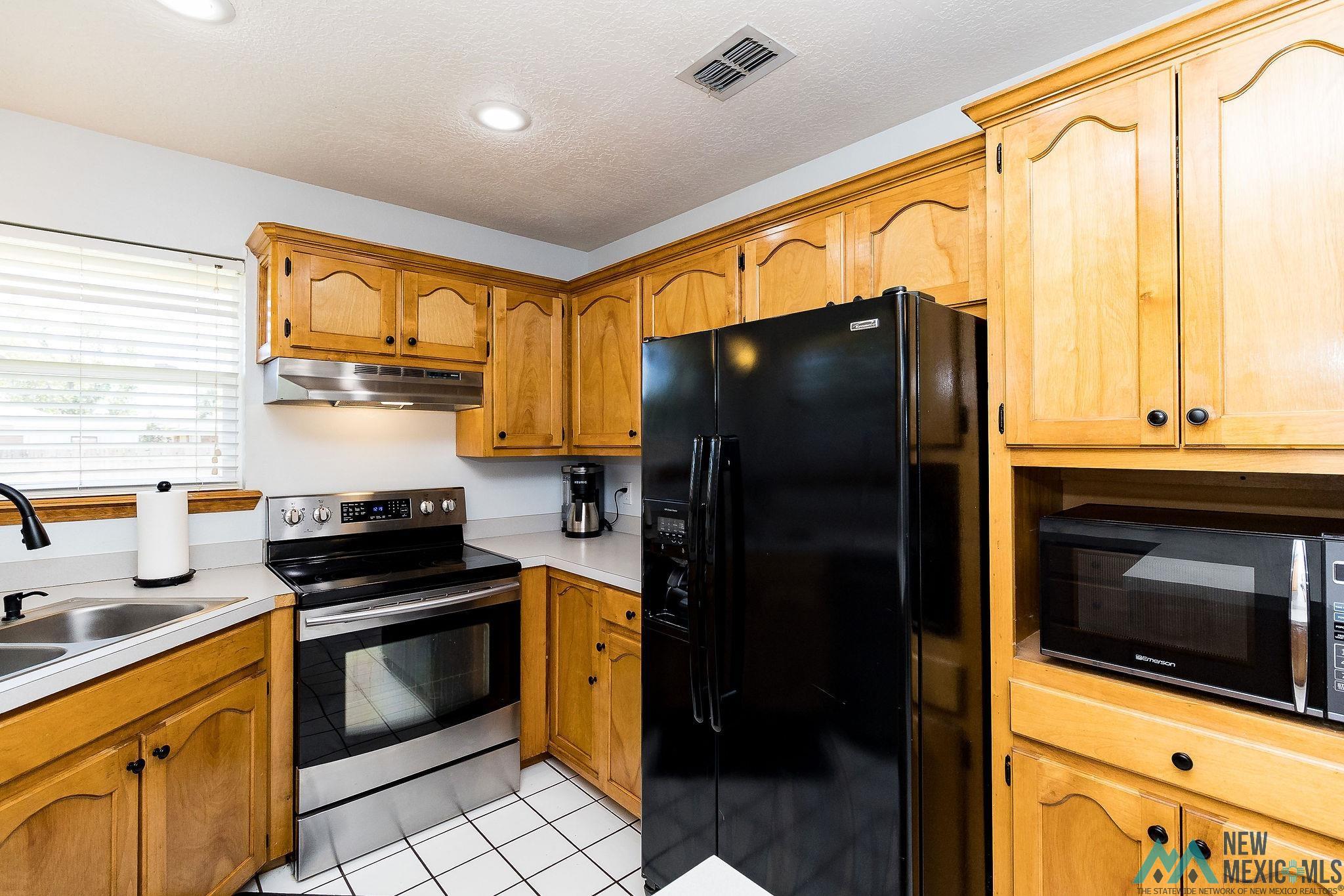 Clovis, New Mexico 88101, United States, 3 Bedrooms Bedrooms, ,2 BathroomsBathrooms,Residential,Pending,41481