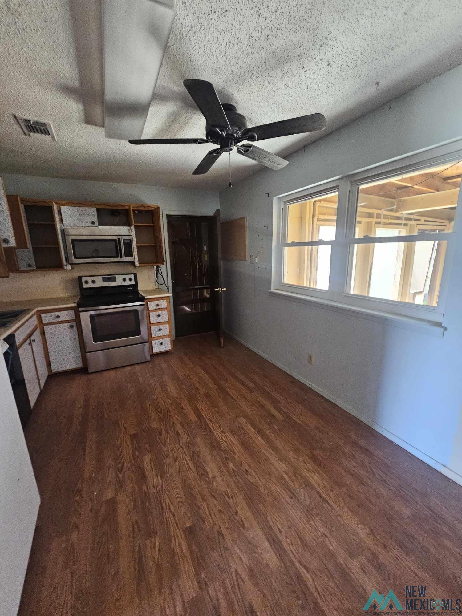 Clovis, New Mexico 88101, United States, 3 Bedrooms Bedrooms, ,2 BathroomsBathrooms,Residential,Pending,59200