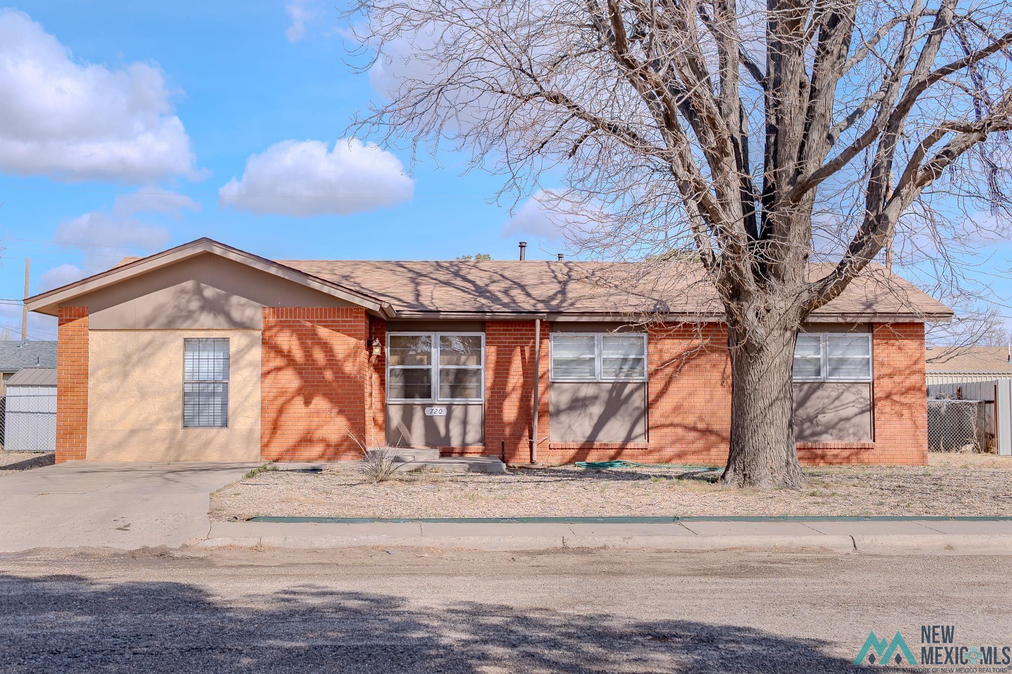 720 W 15th Lane, Portales, New Mexico image 1