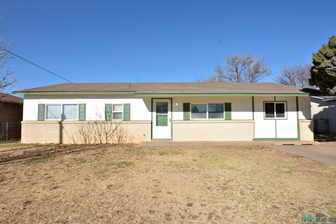 Homes For Sale - 1704 Laura Lane<br/> Clovis, NM 88101