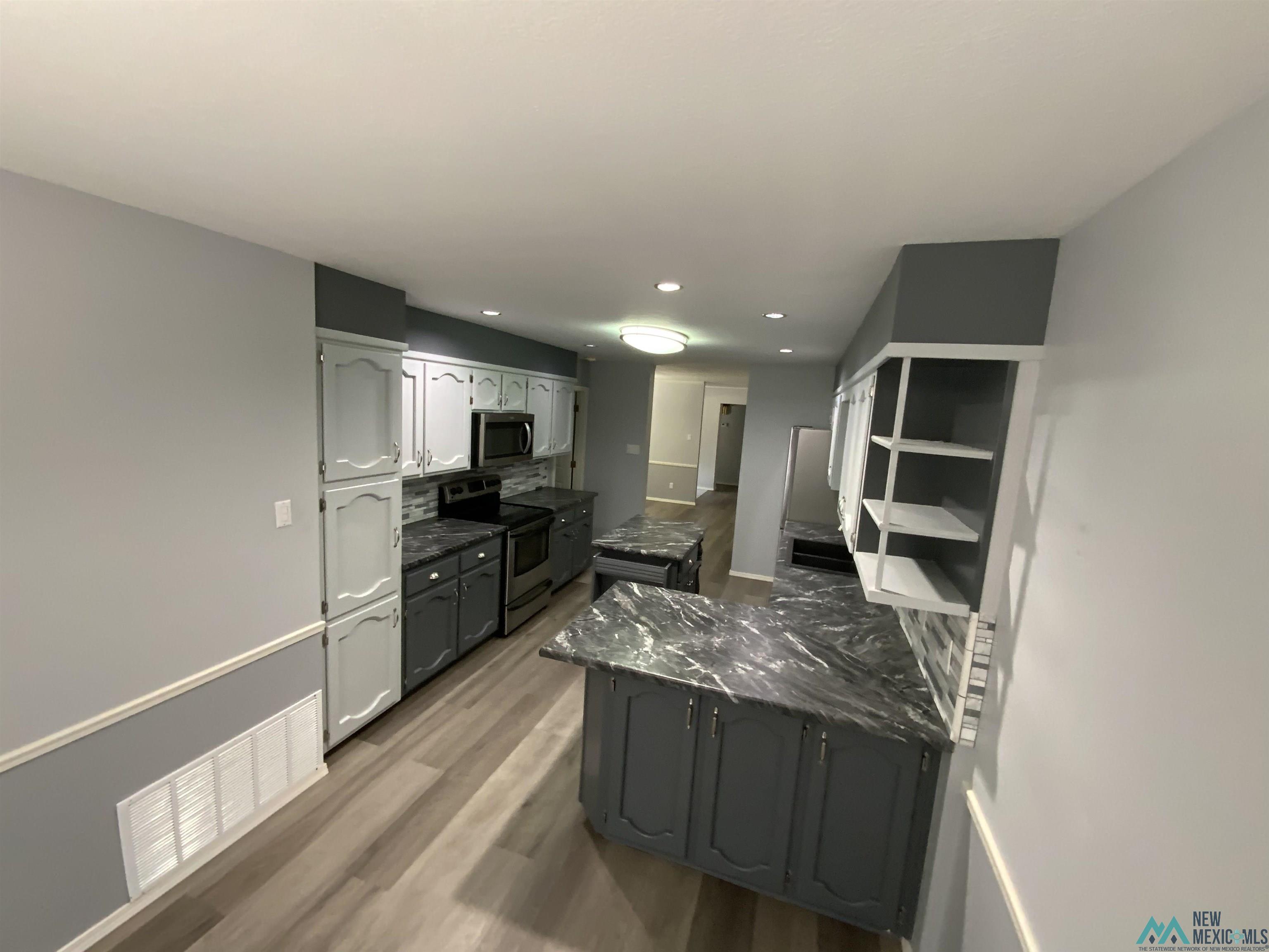 Roswell, New Mexico 88201, United States, 4 Bedrooms Bedrooms, ,2 BathroomsBathrooms,Residential,Active,192157