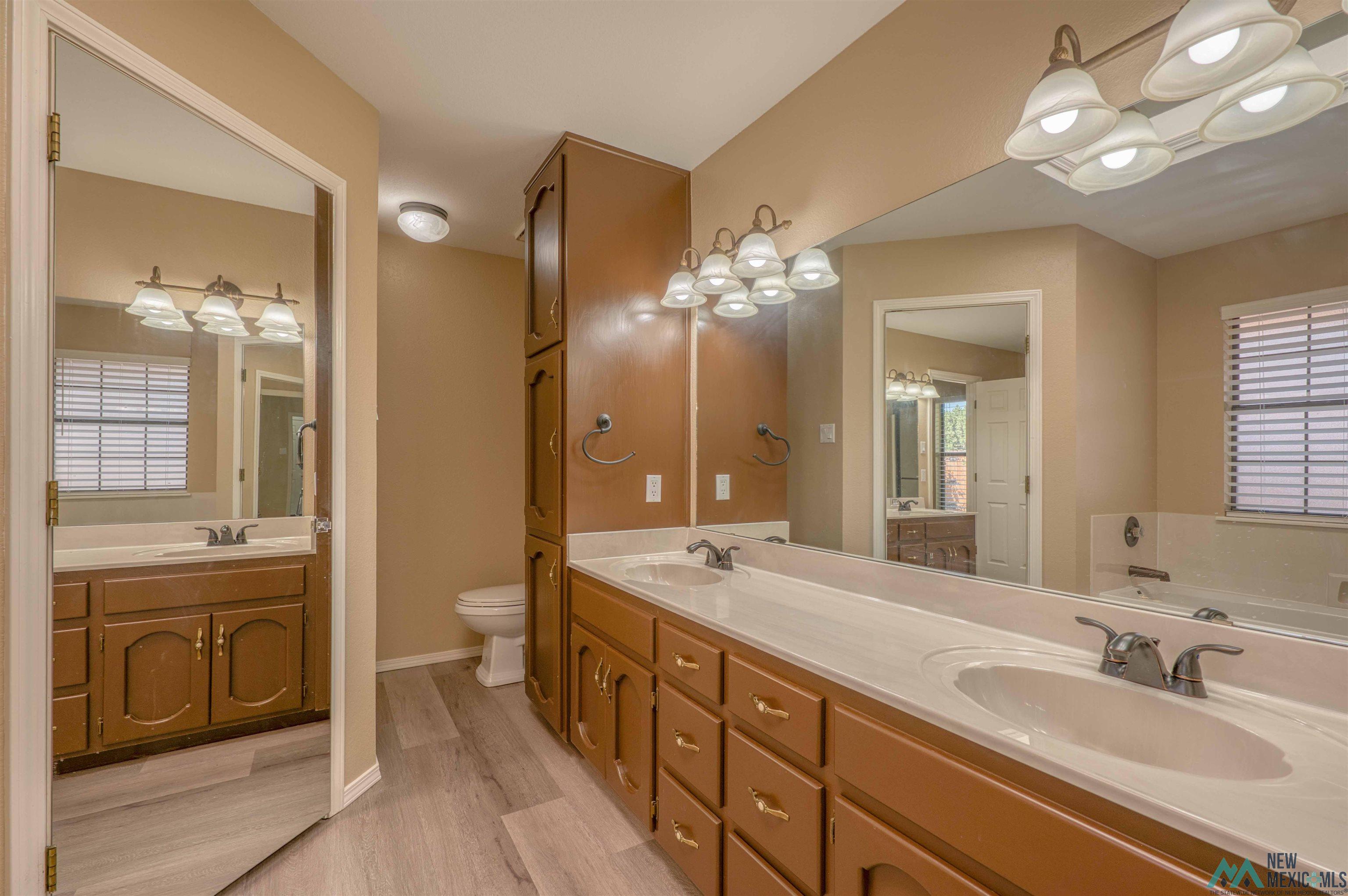 Roswell, New Mexico 88201, United States, 4 Bedrooms Bedrooms, ,2 BathroomsBathrooms,Residential,Active,192157