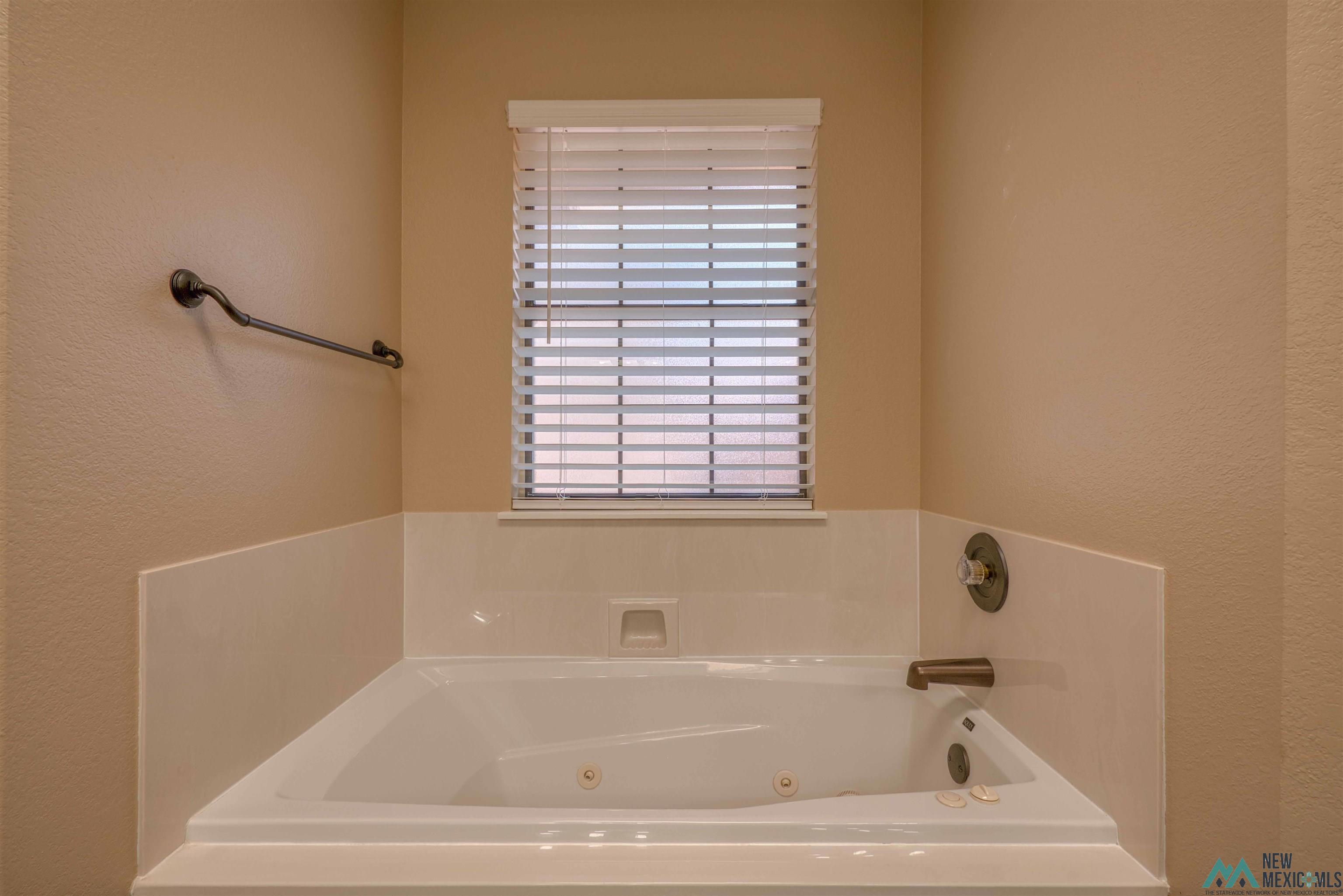 Roswell, New Mexico 88201, United States, 4 Bedrooms Bedrooms, ,2 BathroomsBathrooms,Residential,Active,192157