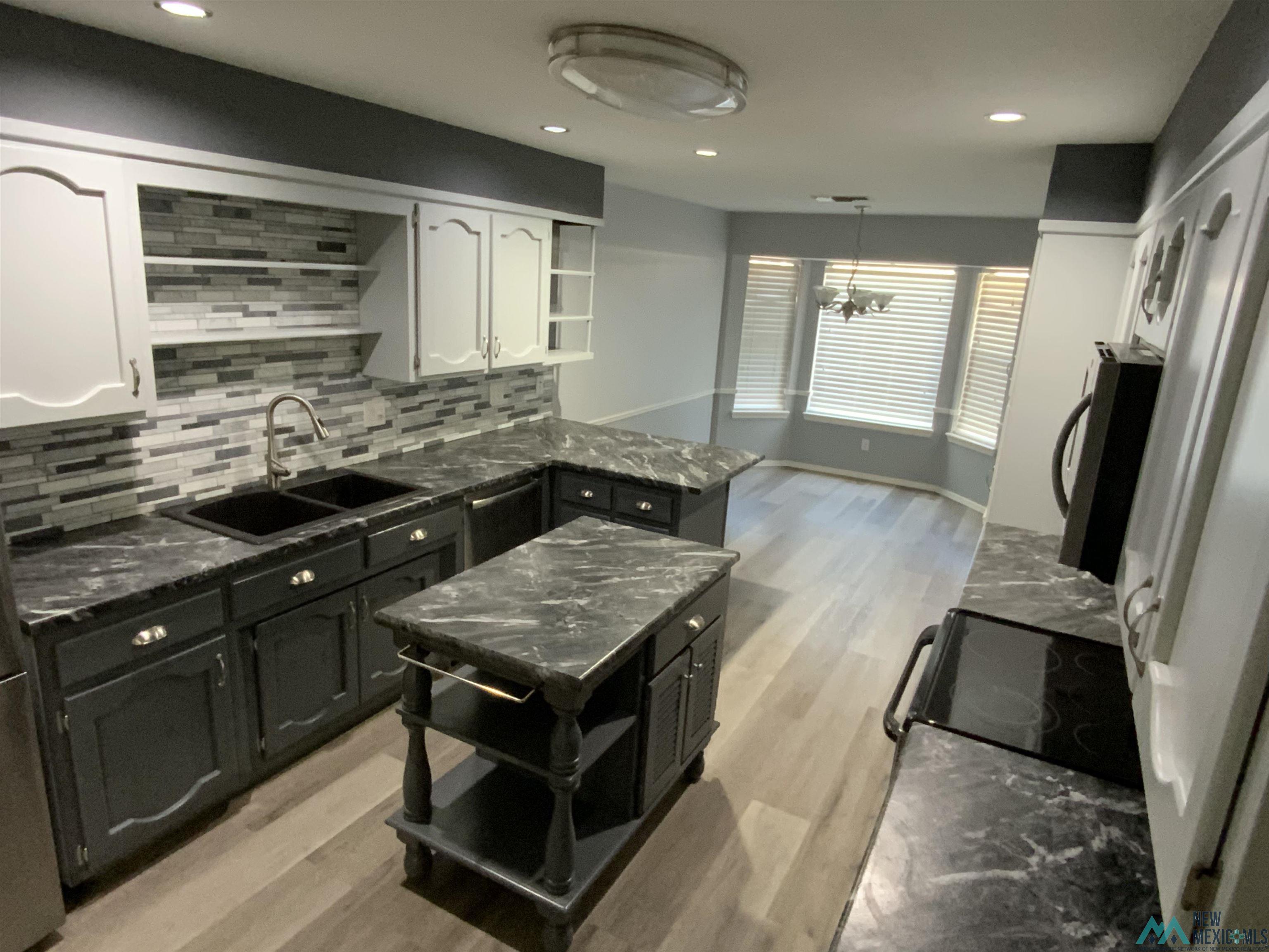 Roswell, New Mexico 88201, United States, 4 Bedrooms Bedrooms, ,2 BathroomsBathrooms,Residential,Active,192157