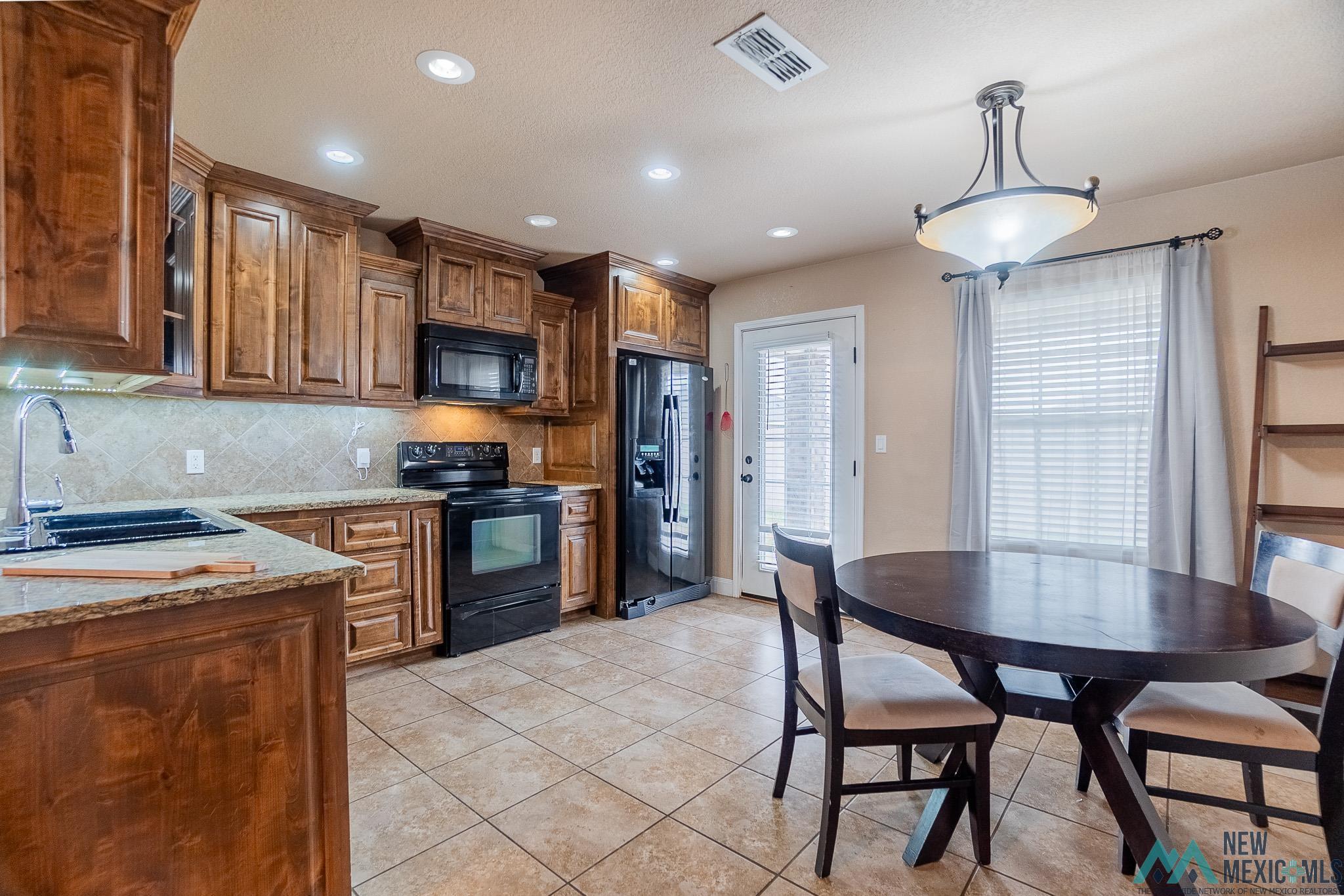 313 Carmel Drive, Clovis, Texas image 6