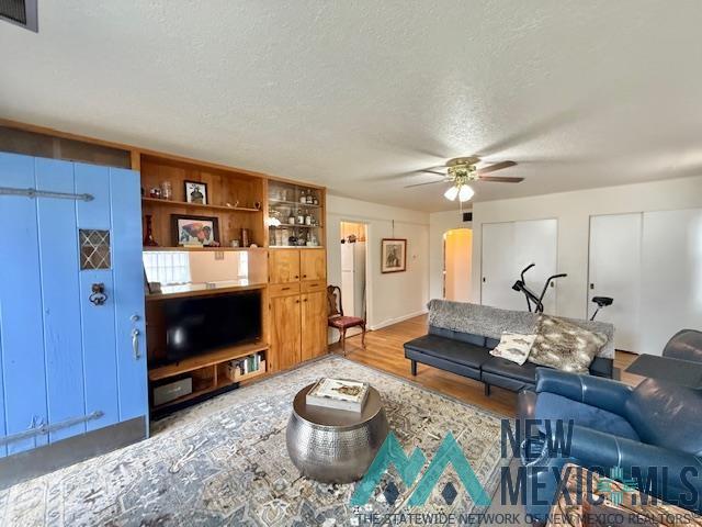 621 Apache Avenue, Raton, Texas image 2