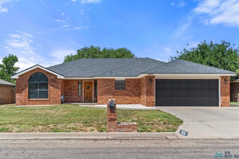 Homes For Sale - 2422 Howard Cowper Drive<br/> Clovis, NM 88101