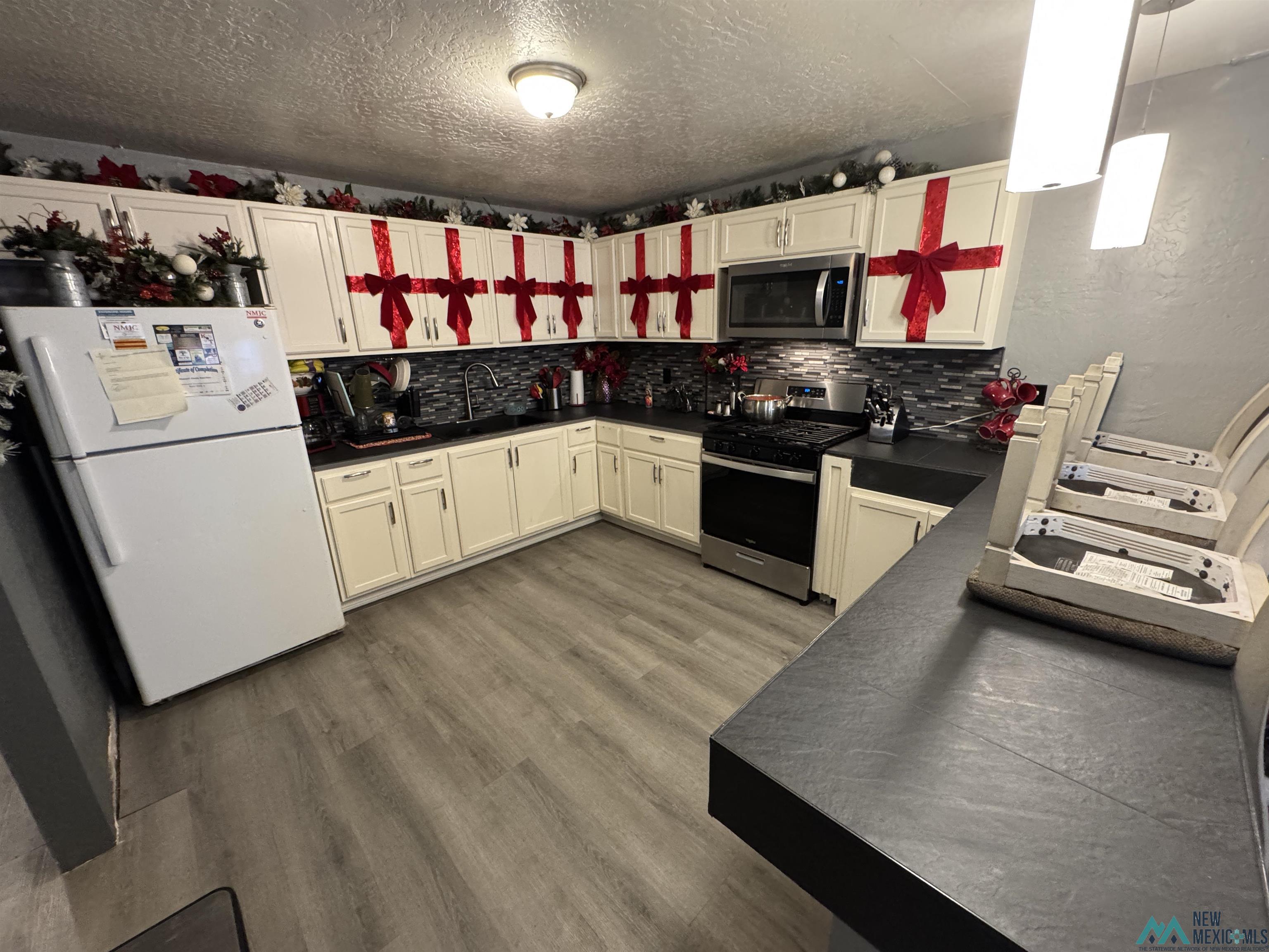 1213 S Perry Drive, Hobbs, Texas image 4