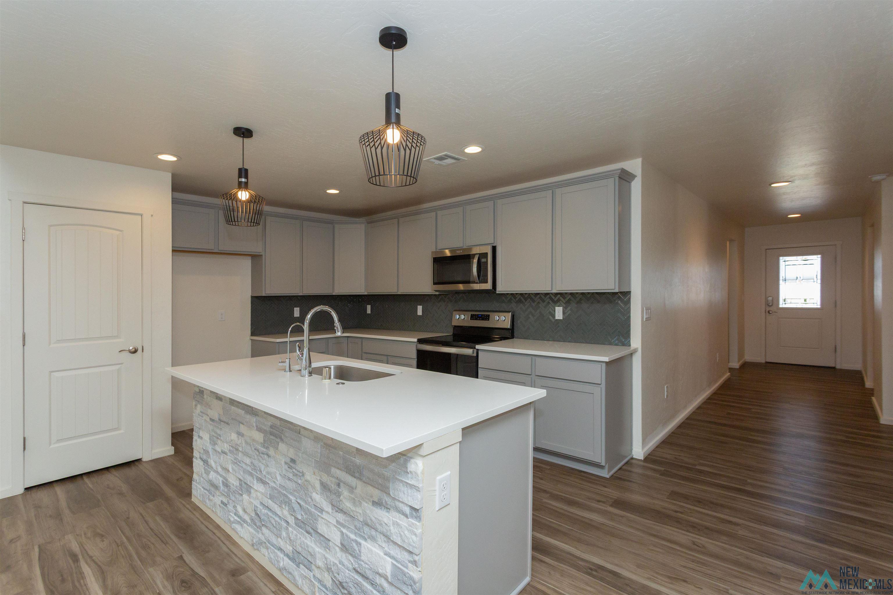 Artesia, New Mexico 88210, United States, 3 Bedrooms Bedrooms, ,2 BathroomsBathrooms,Residential,Active,222880